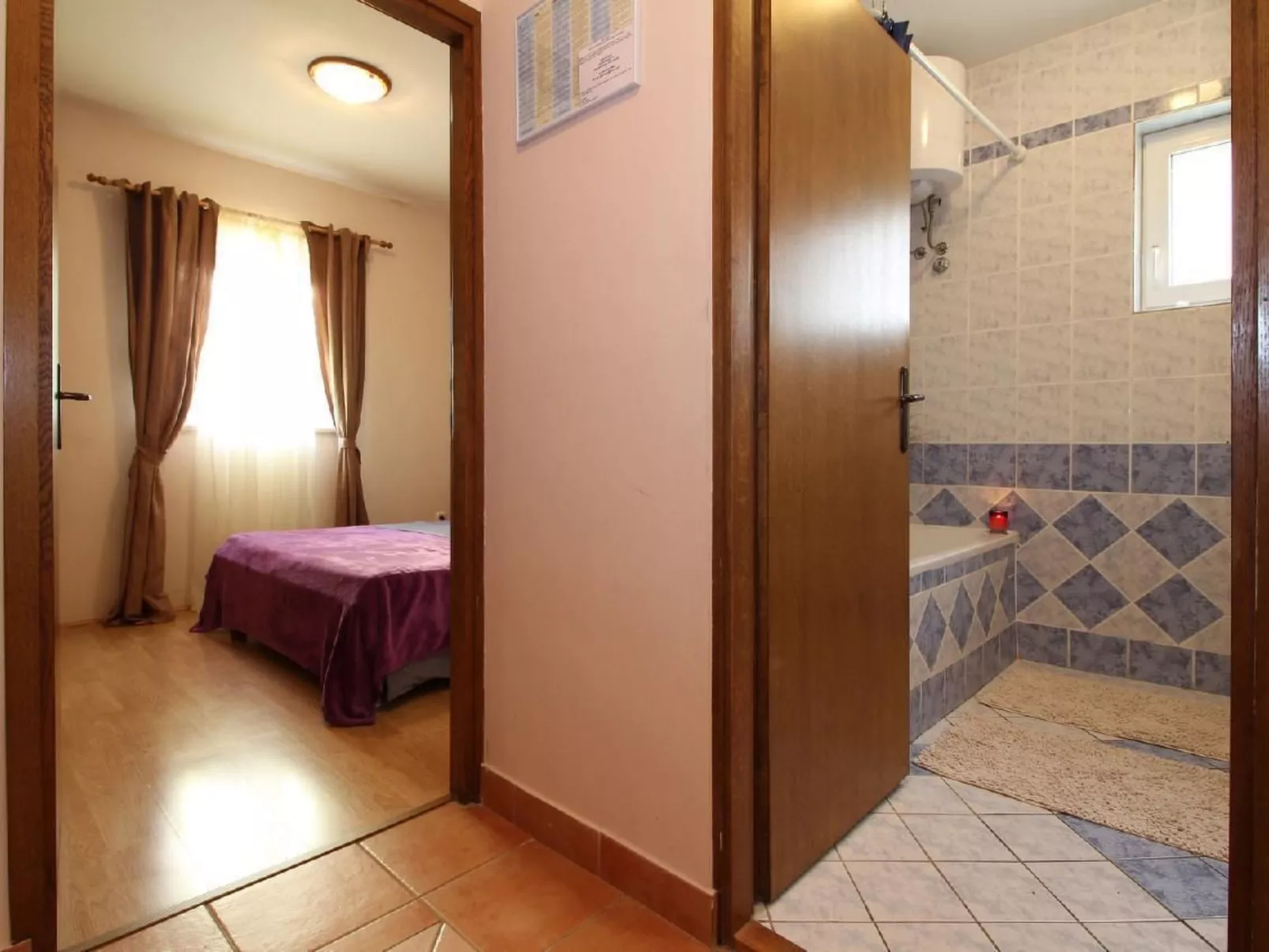 Schönes Apartment, privater Parkplatz und Strand in der Nähe-Inside