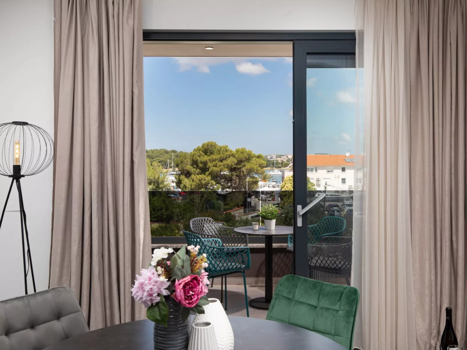 "Amore Bijeca - B6"-Outside