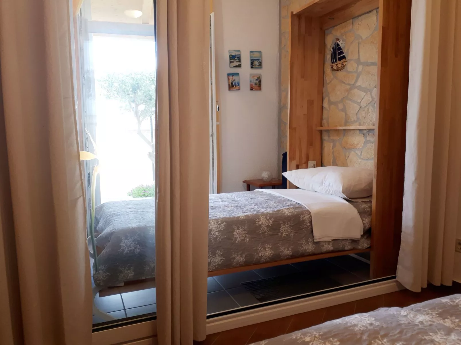 Direkt am Meer liegendes Apartment mit Garten-Dedans