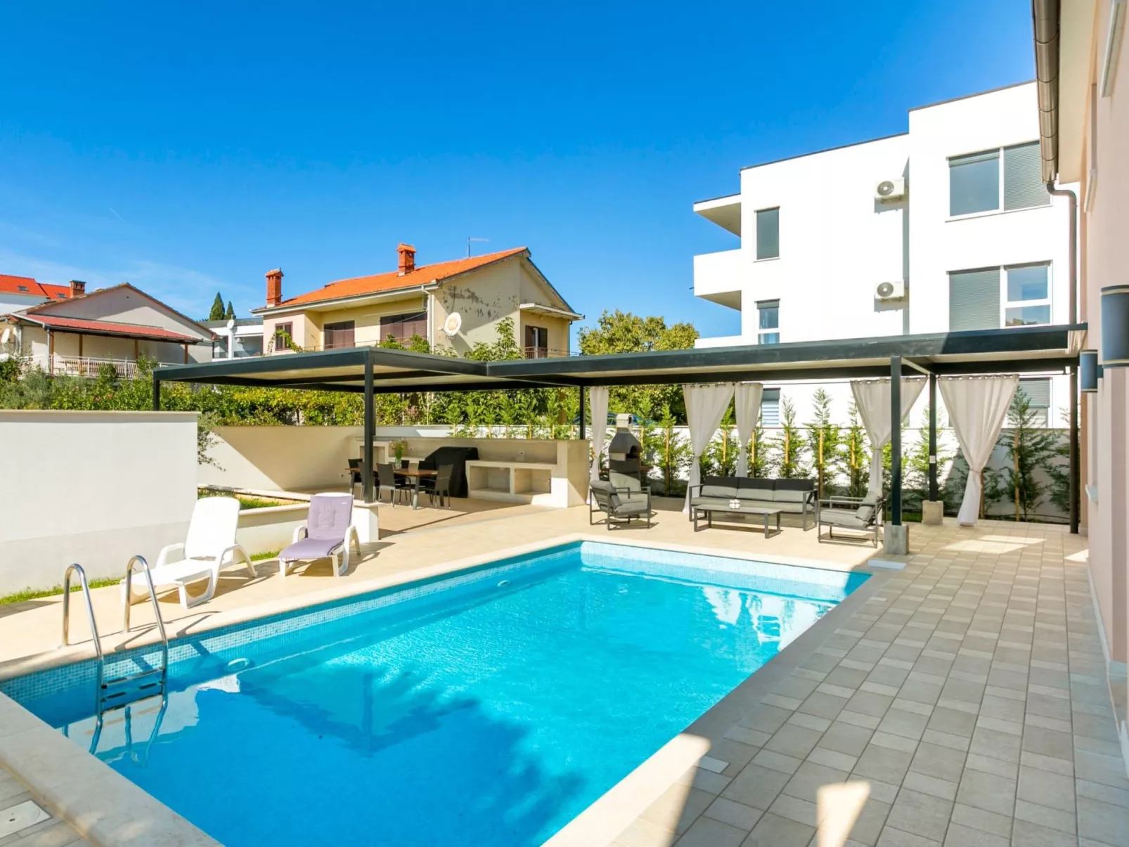 "Suzy" mit privatem Pool