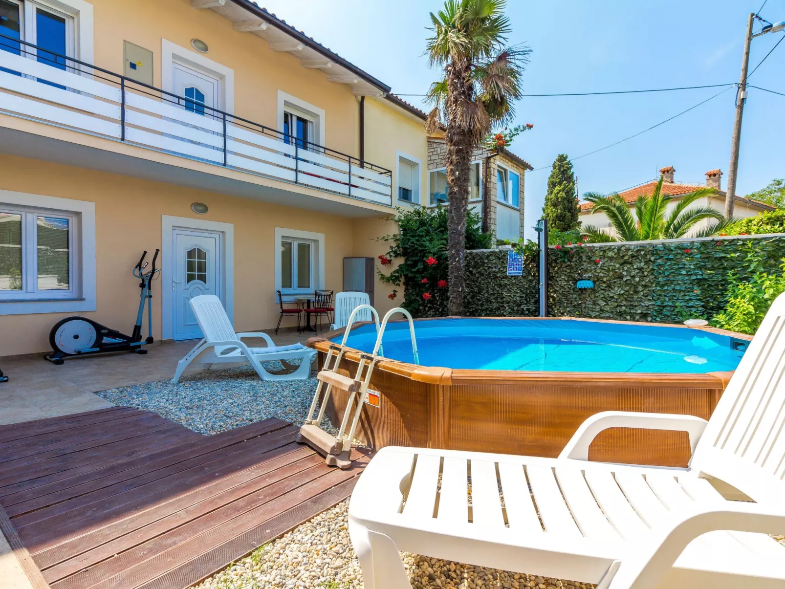 Villa Agneza mit Garten, Pool und Pavillon