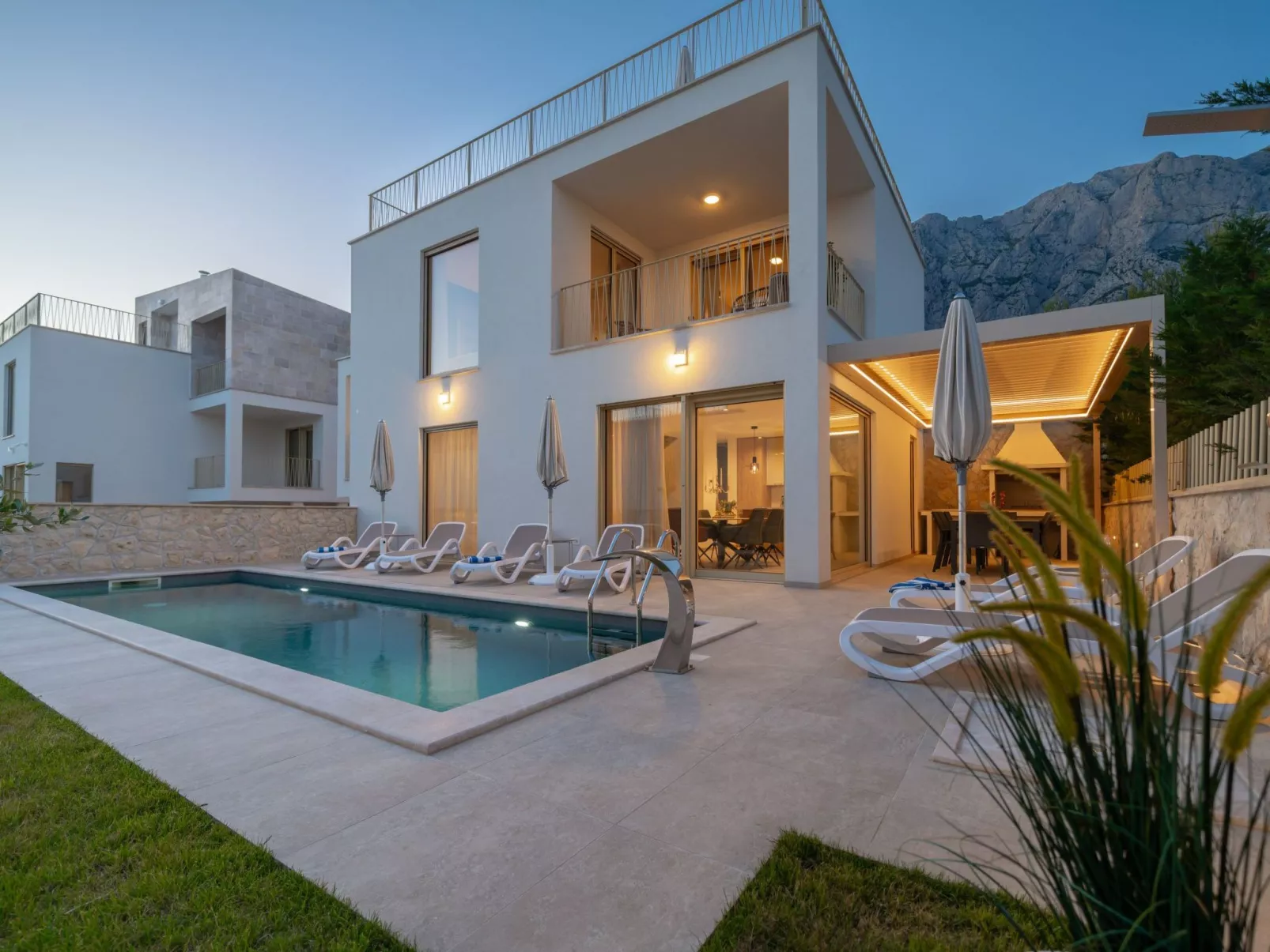 Neue Villa Adore-Drinnen