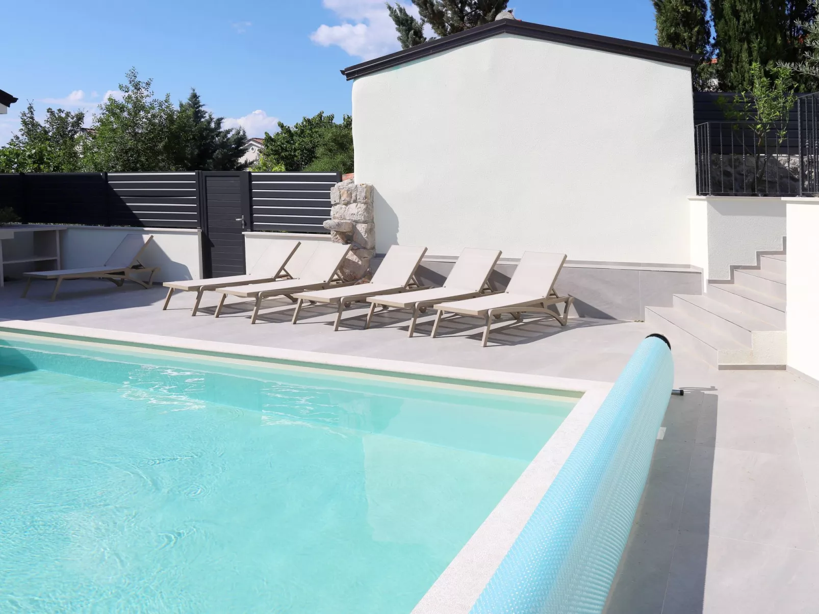 Your Dream Escape auf Krk, beheizter Pool und ir Sauna-Outside