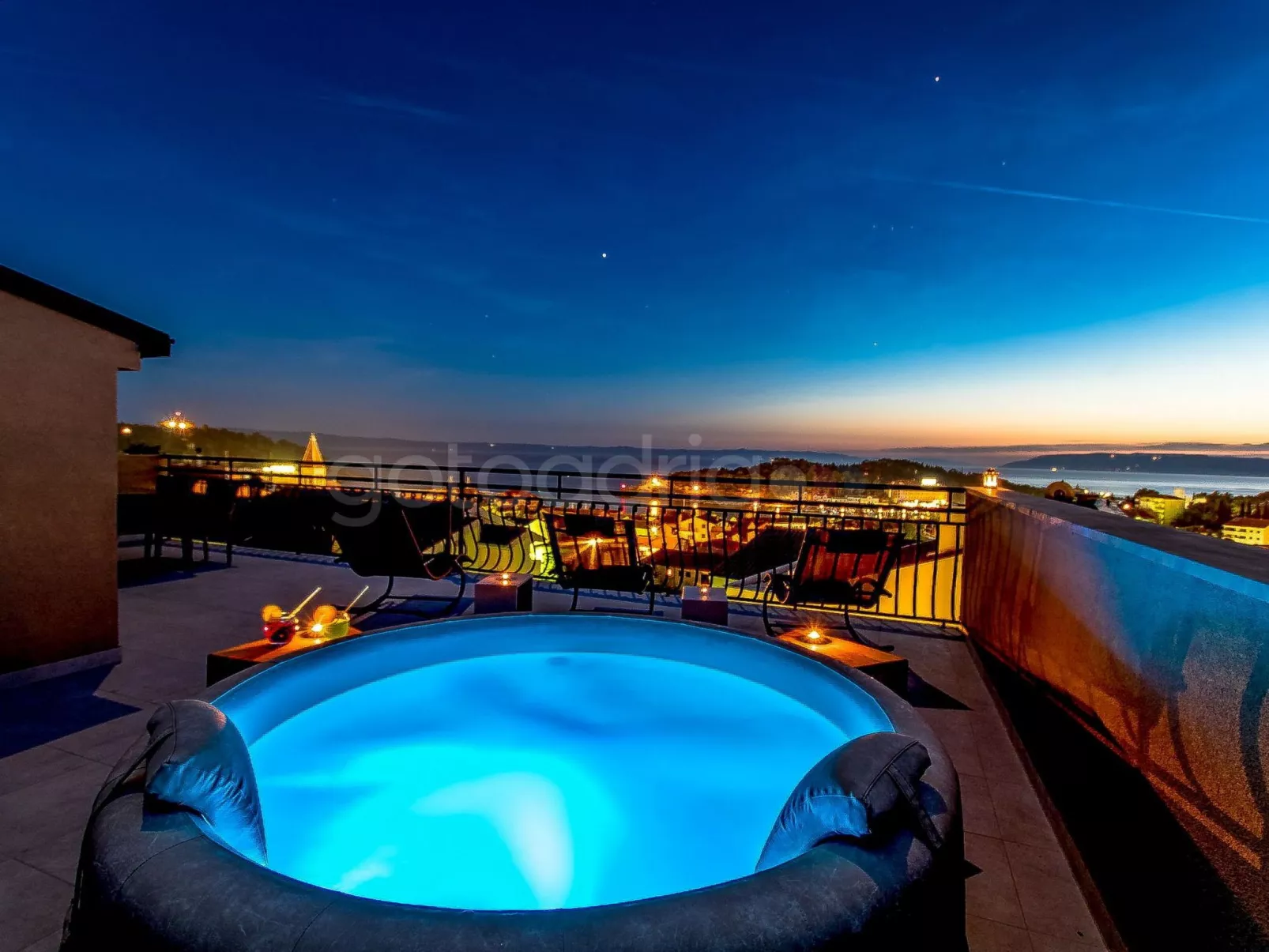 Penthouse Skytub - Dehors