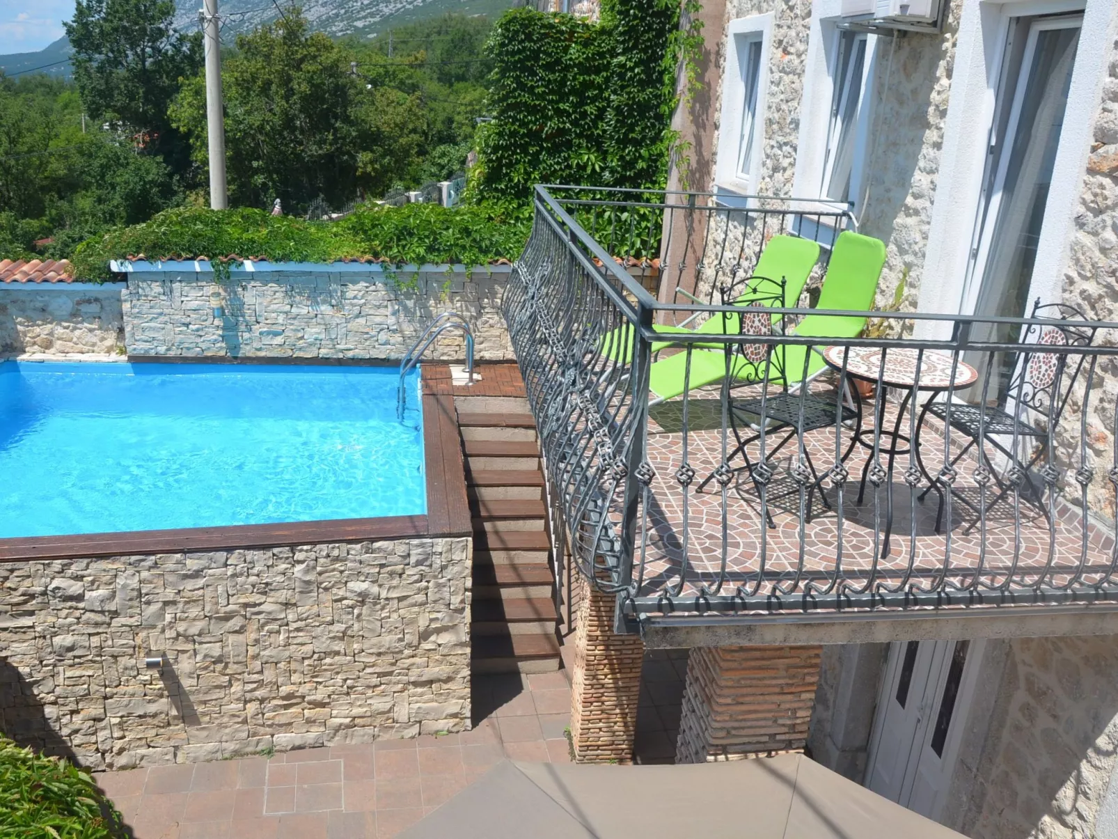 Geräumige Duplexwohnung mit Terrasse und Pool