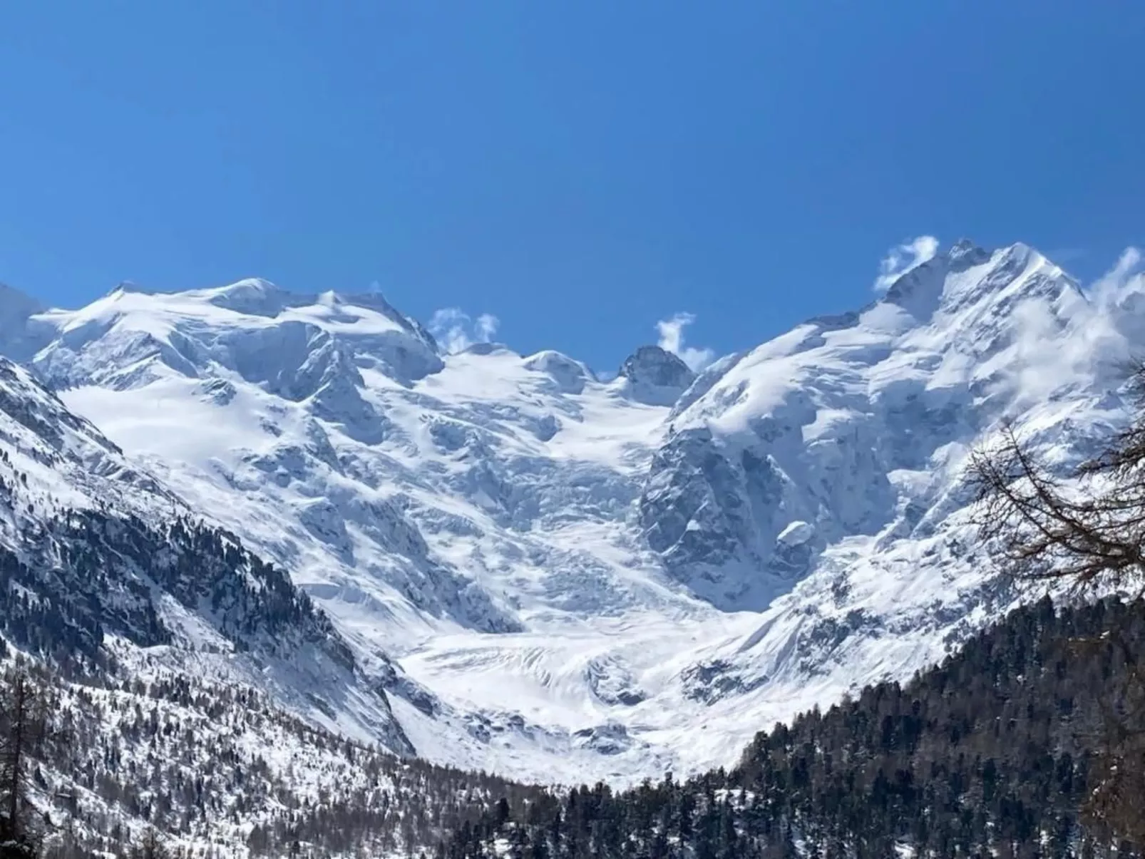 Chesa Islas, Wohnng 11-Outside