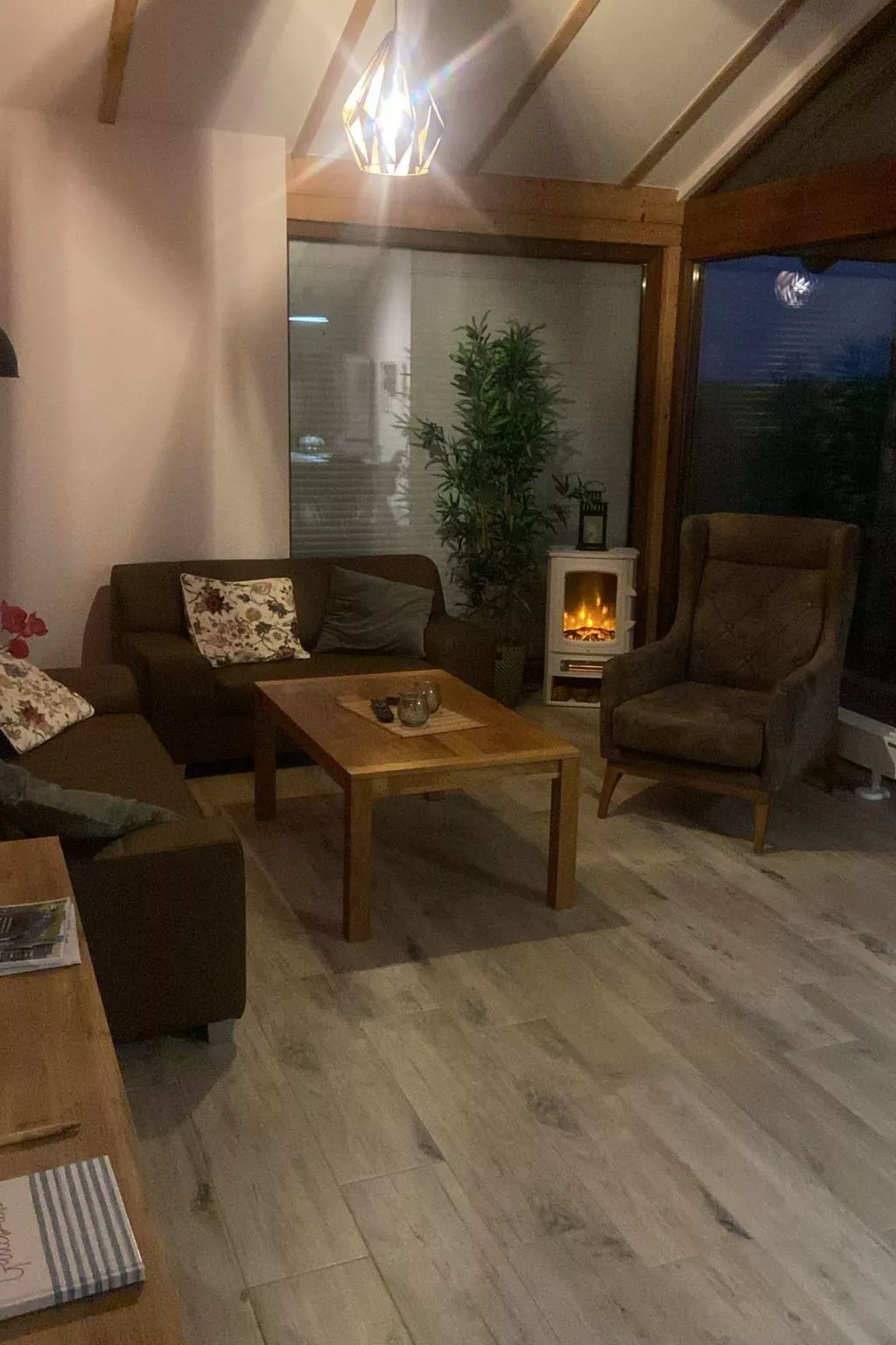 G9 eingezäuntes Haus in Randlage mit Weitblick - Drinnen