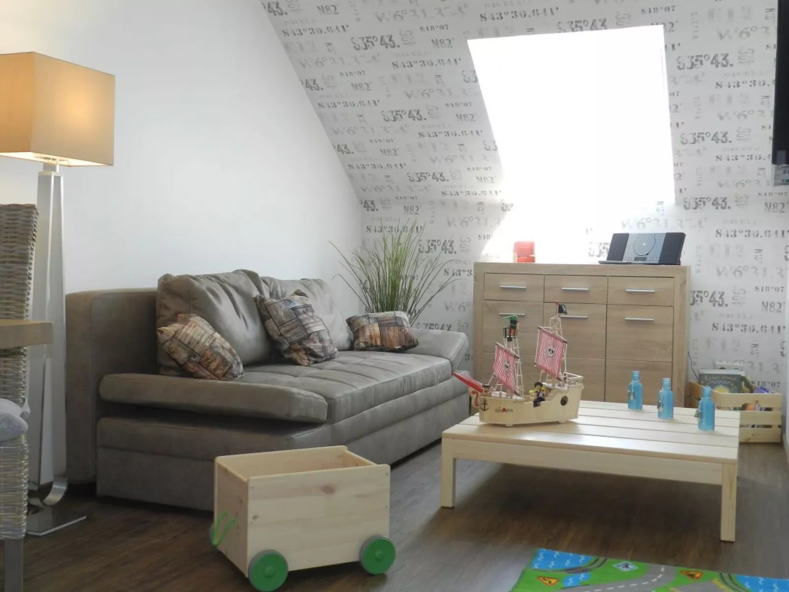 In Burhave mit Kleinem Garten-Drinnen