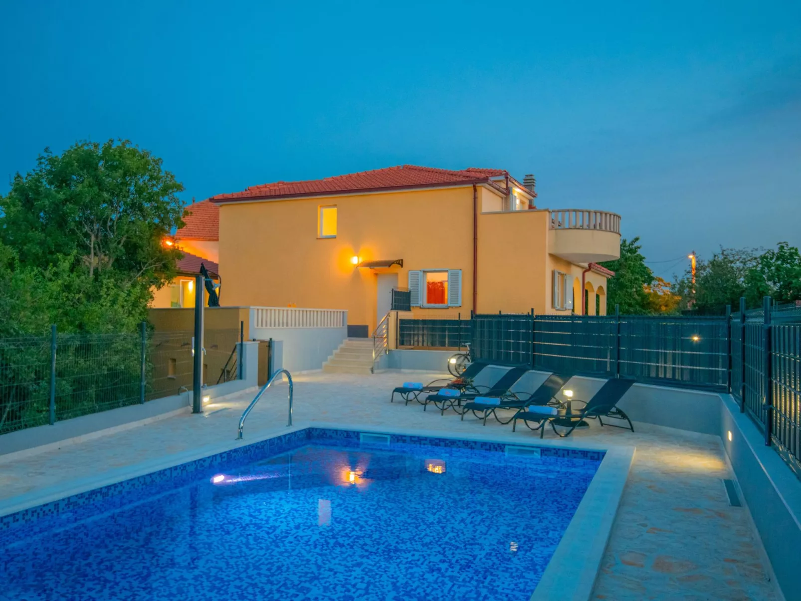 Villa "Mile" mit beheiztem Pool, Grill und Terrasse-Outside