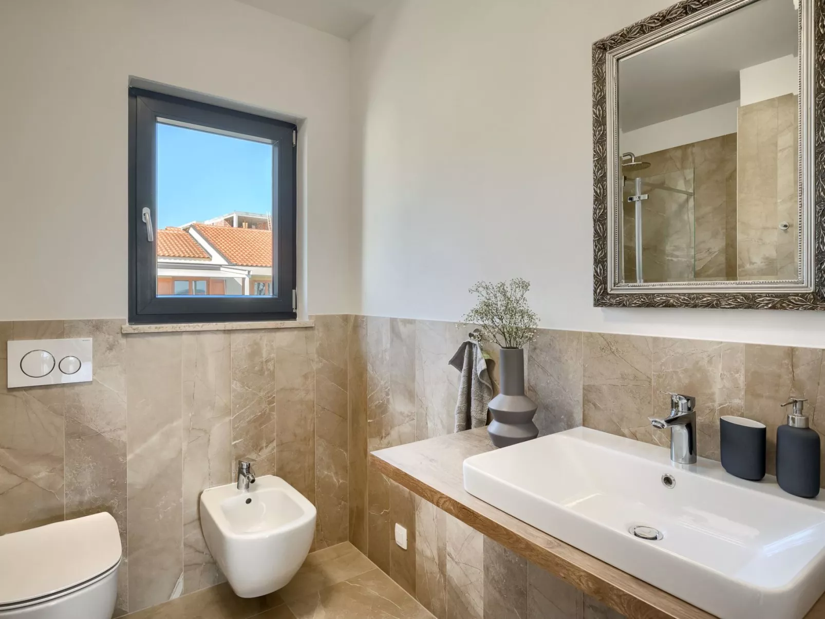 Charmante Ferienwohnung mit Balkon-Dedans