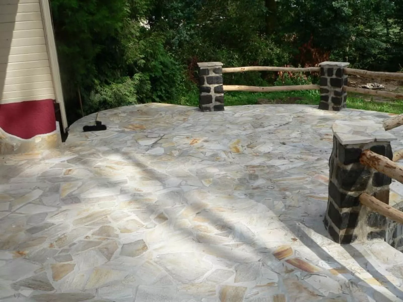 In ruhiger Lage am Waldrand mit Terrasse und großem Grundstück-Draußen