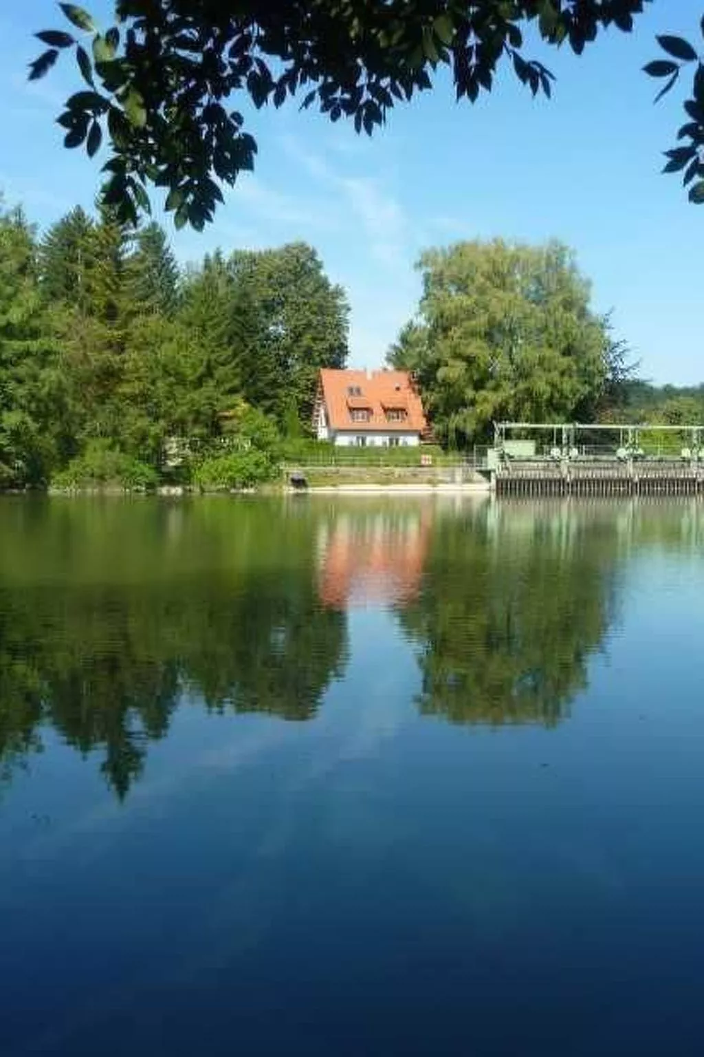 Haus mit  freier Fahrradnutzung und kleinem Boot