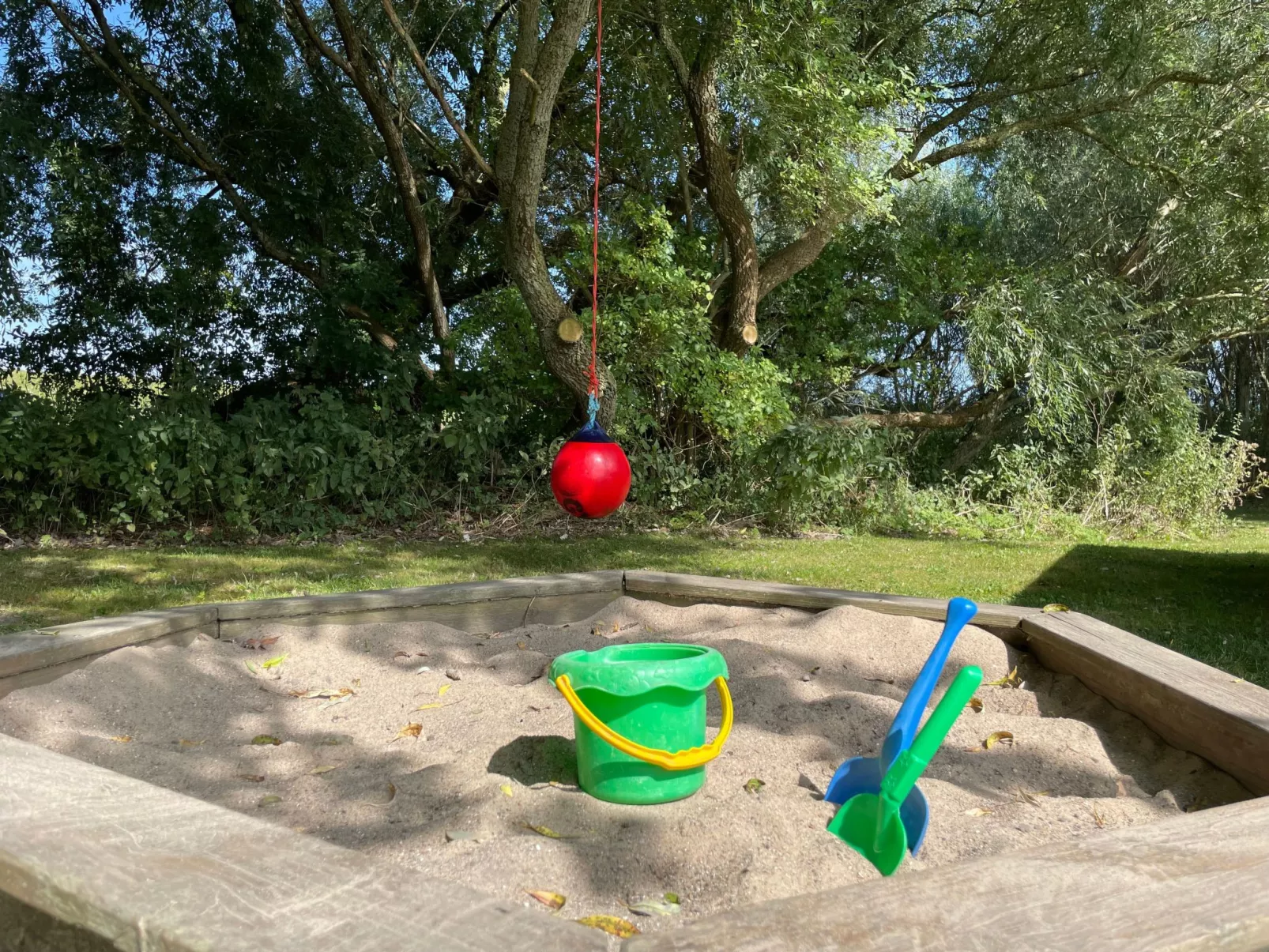 Reetdachhaus für erholsamen Familienurlaub-Outside