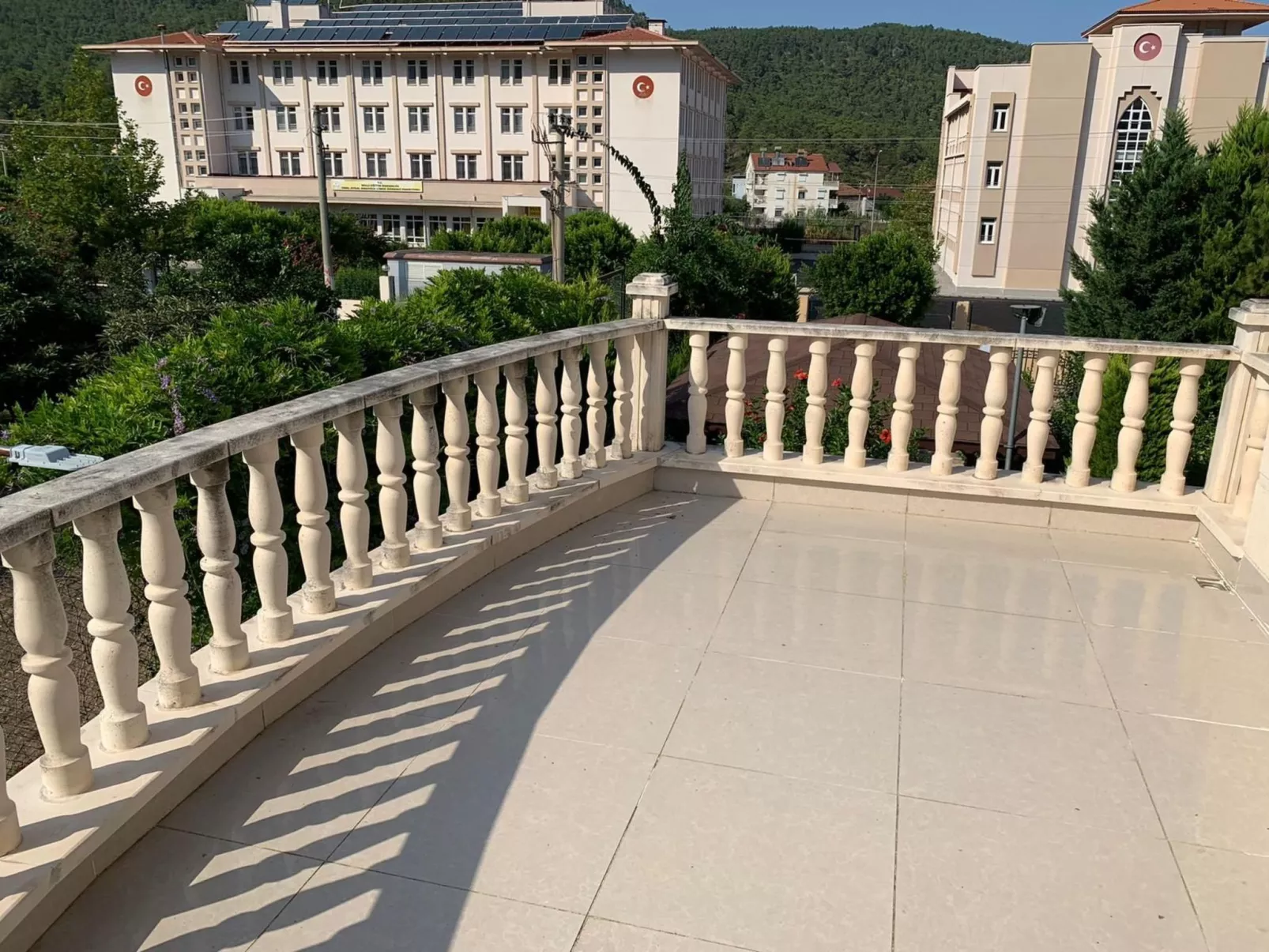 Mit Terrasse-Outside