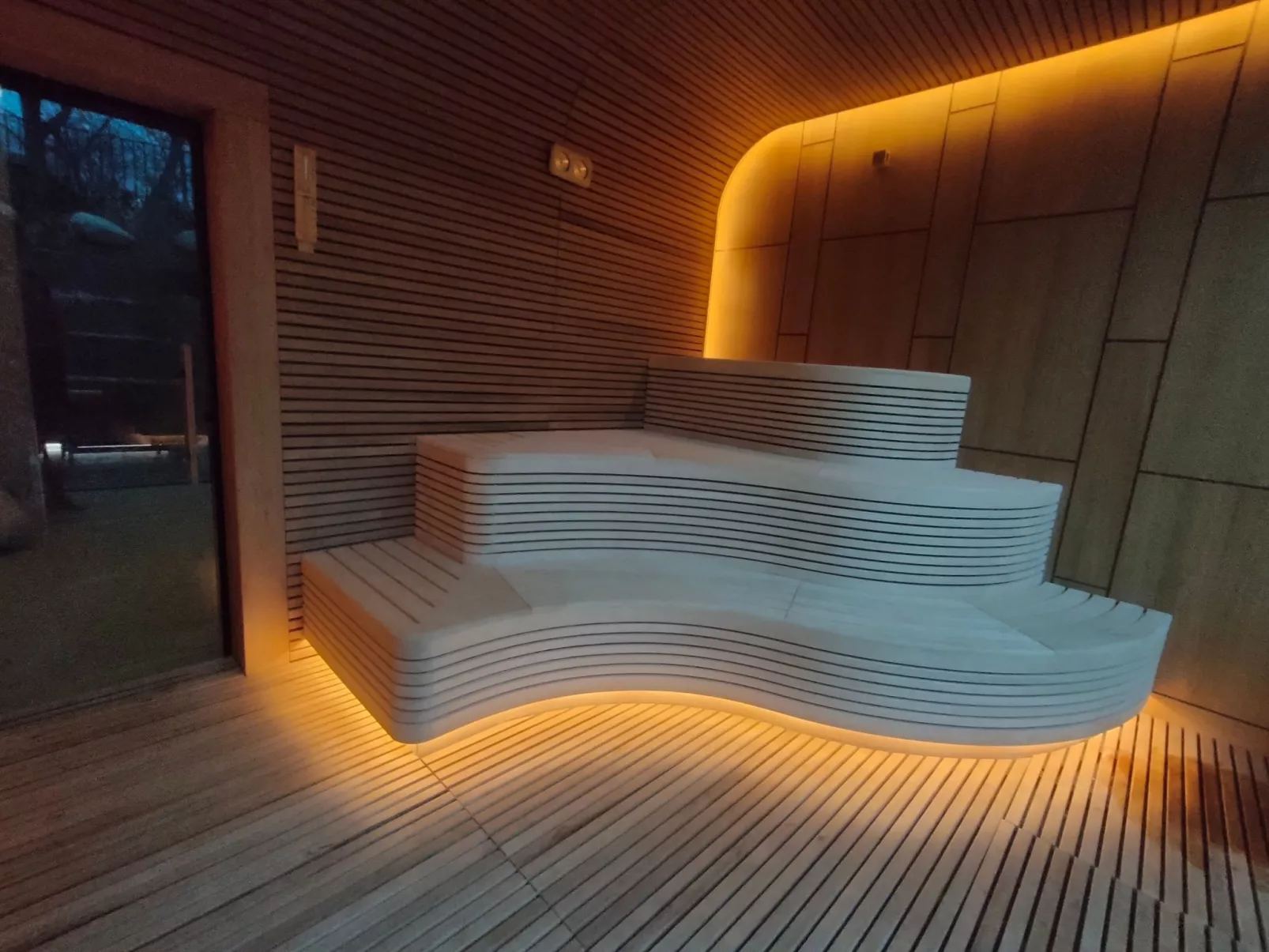 Studio "Allure Varna" mit Infinity-Pool-Draußen