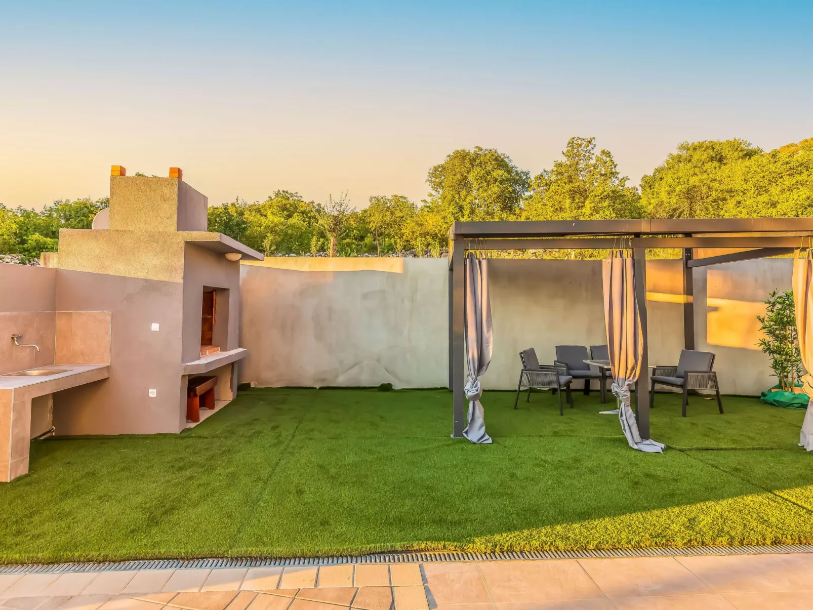 In Dugopolje mit Privatem Pool-Outside