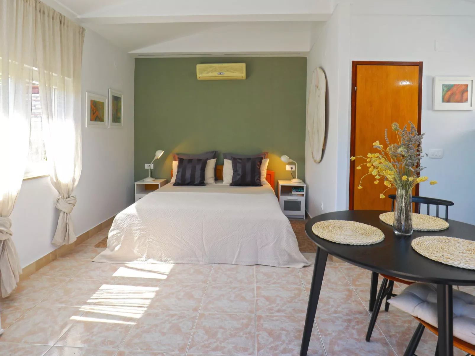 Kleines Steinhaus in einem ruhigen Ort auf der Insel Solta-Drinnen