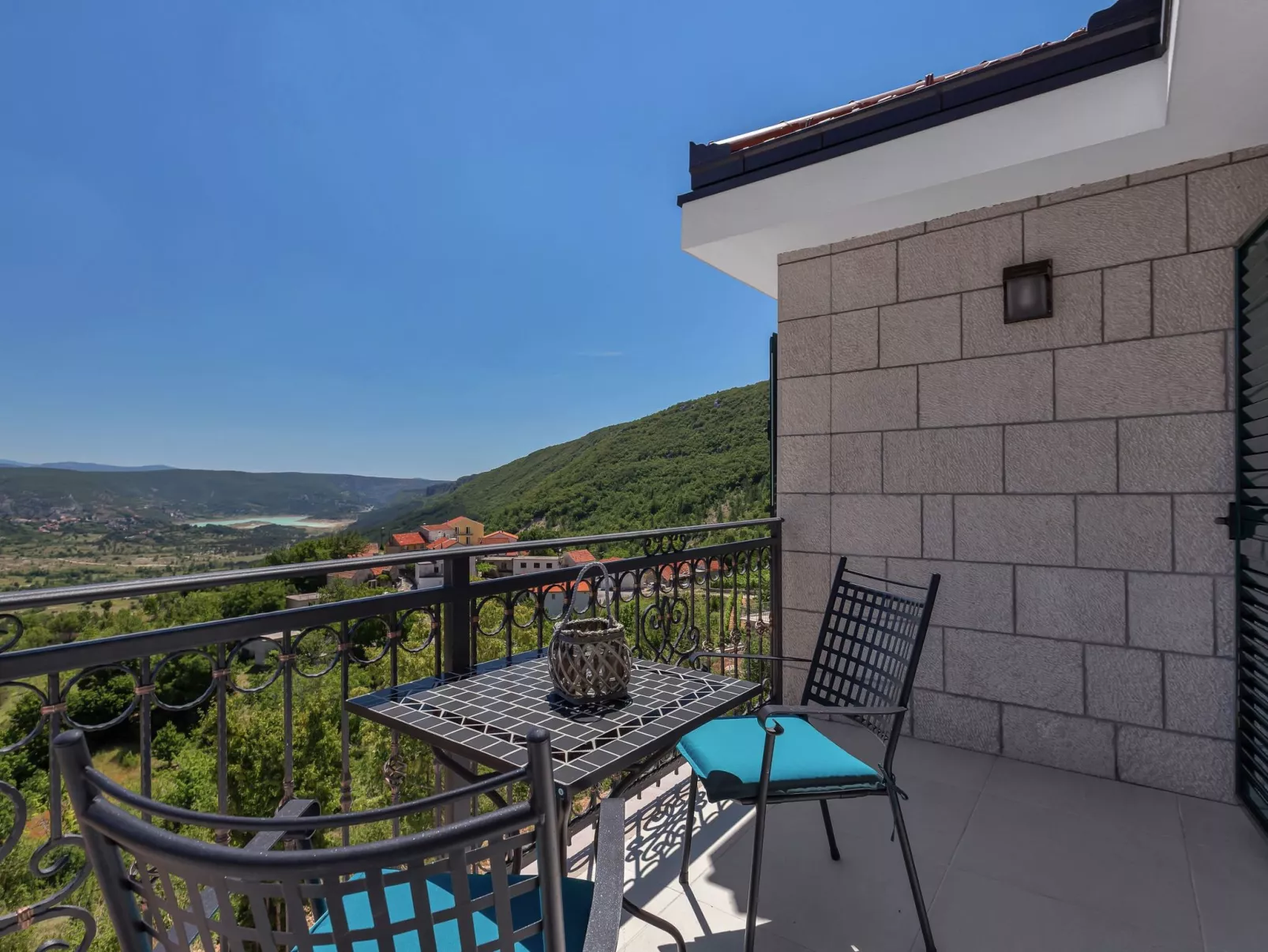 Villa mit Panorama-Image-tags.info