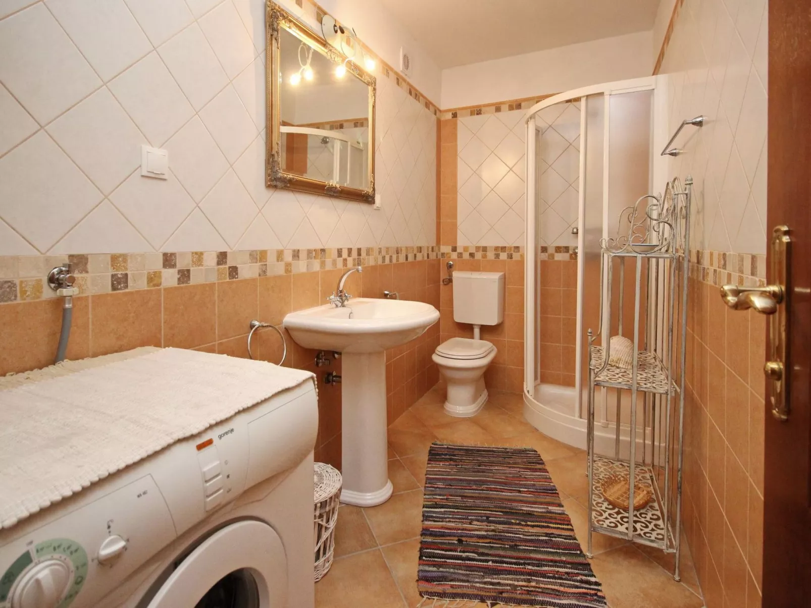 Renoviertes Steinhaus mit Garten und Pool ideal für ein erholsamen Urlaub-Inside