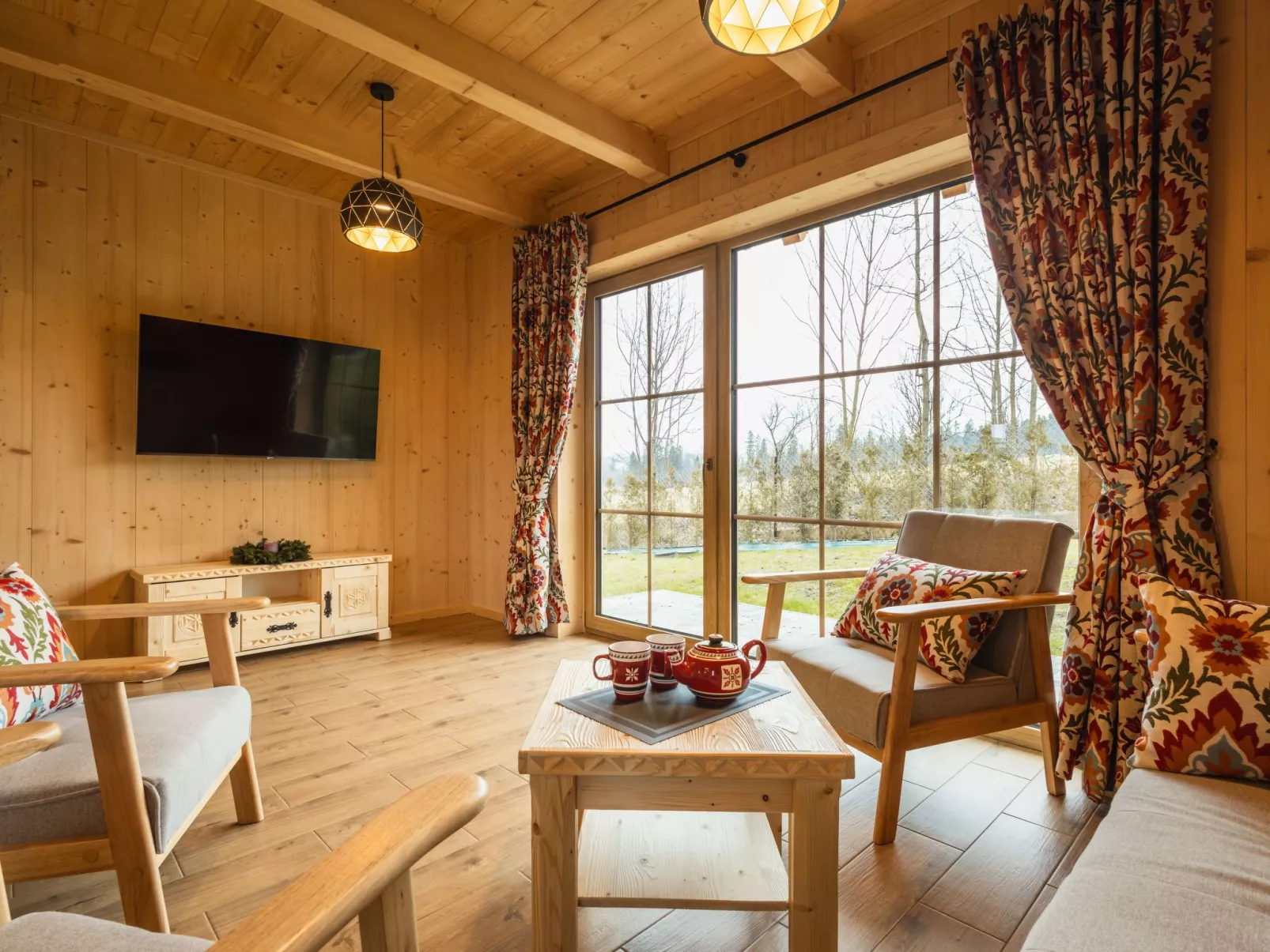 Krokus Tal Dorf unter der Tatra-Drinnen