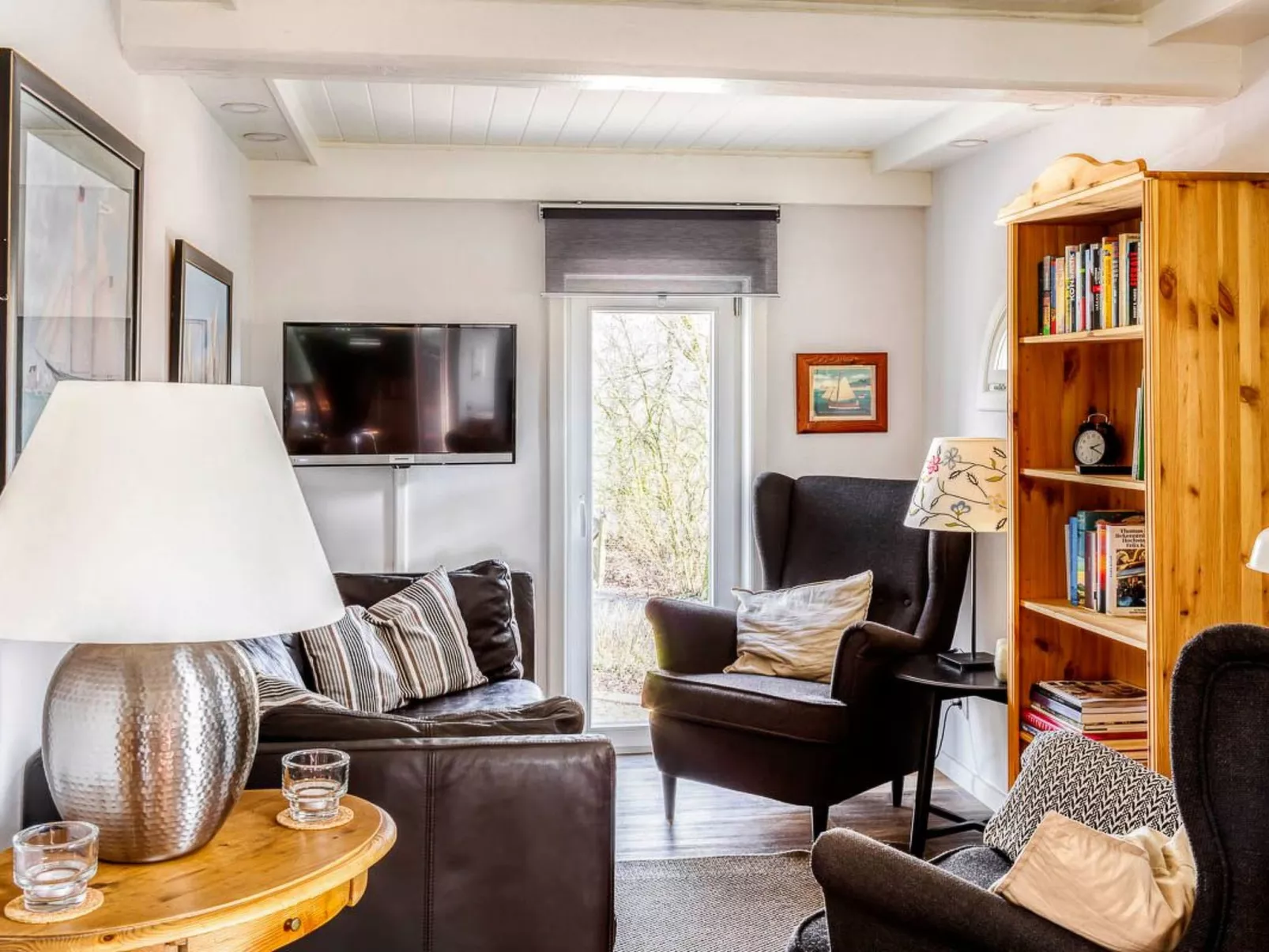 Reetdachhaus inmitten von Wiesen und Feldern-Dedans