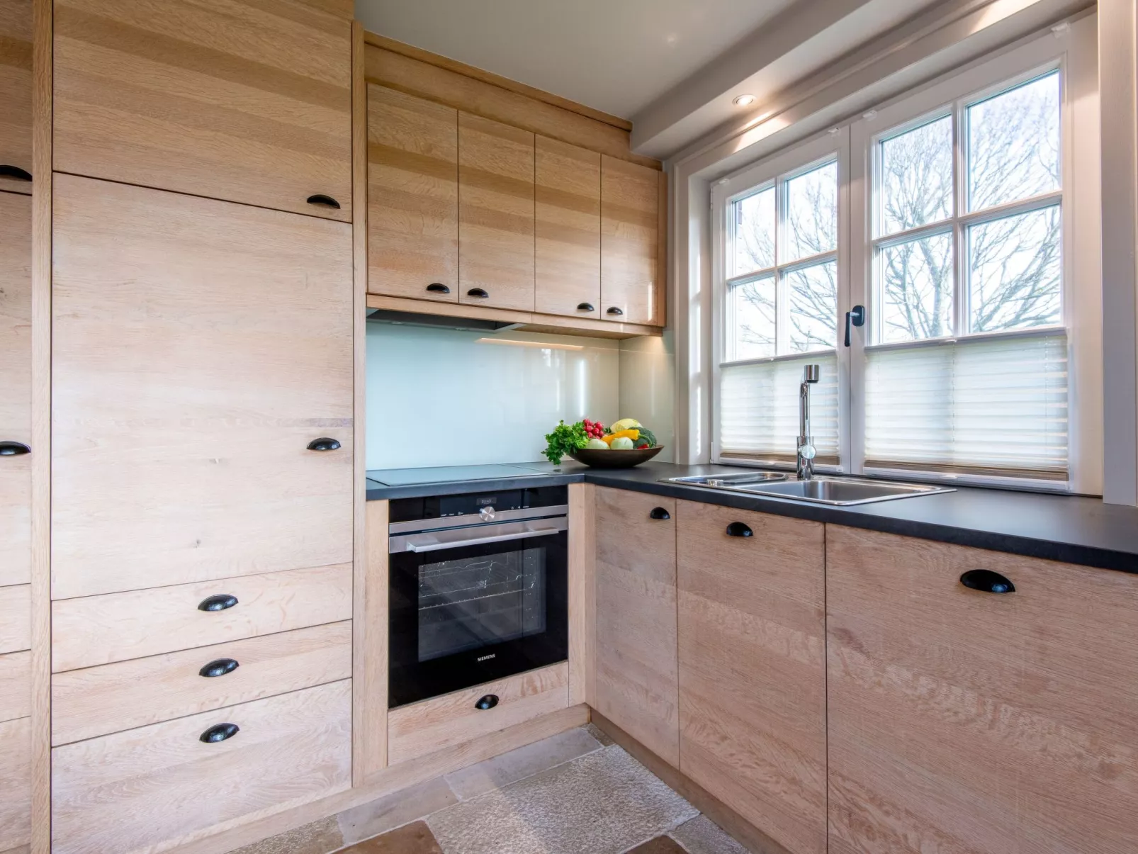 In Großmorsum mit Terrasse und Grill-Dedans