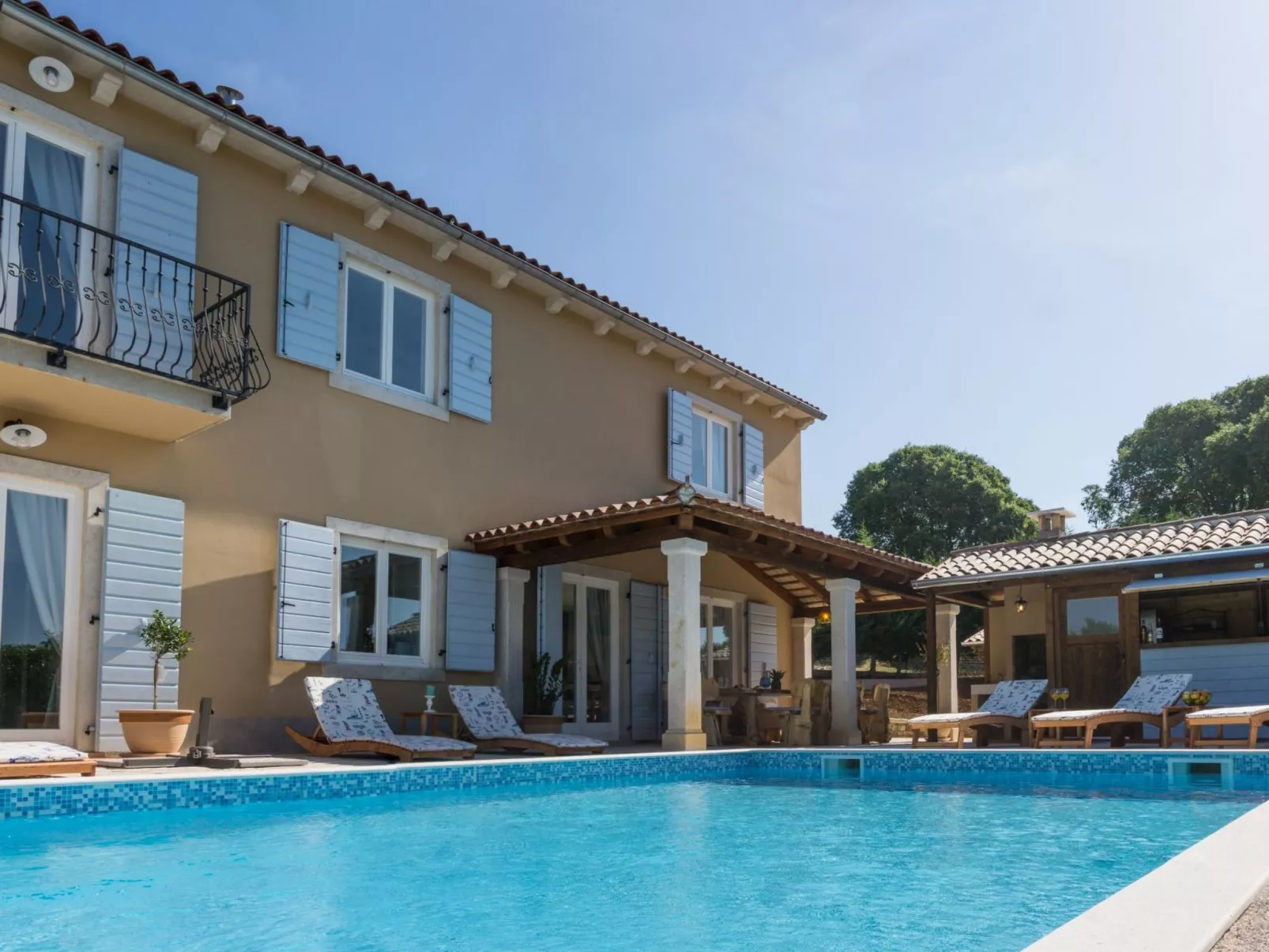 Nettes Ferienhaus in Smoljanci mit Privatem Pool-Draußen