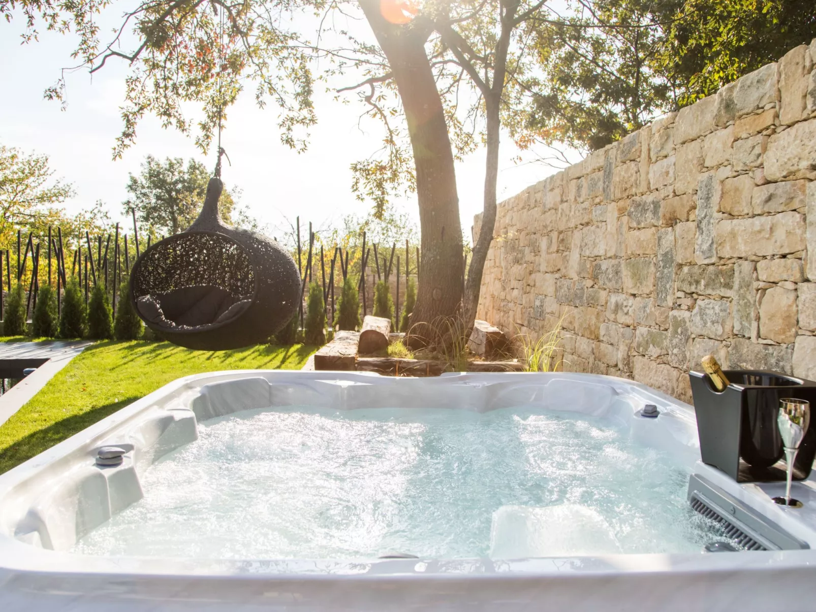 Exklusive Villa mit Swimmingpool und Whirlpool