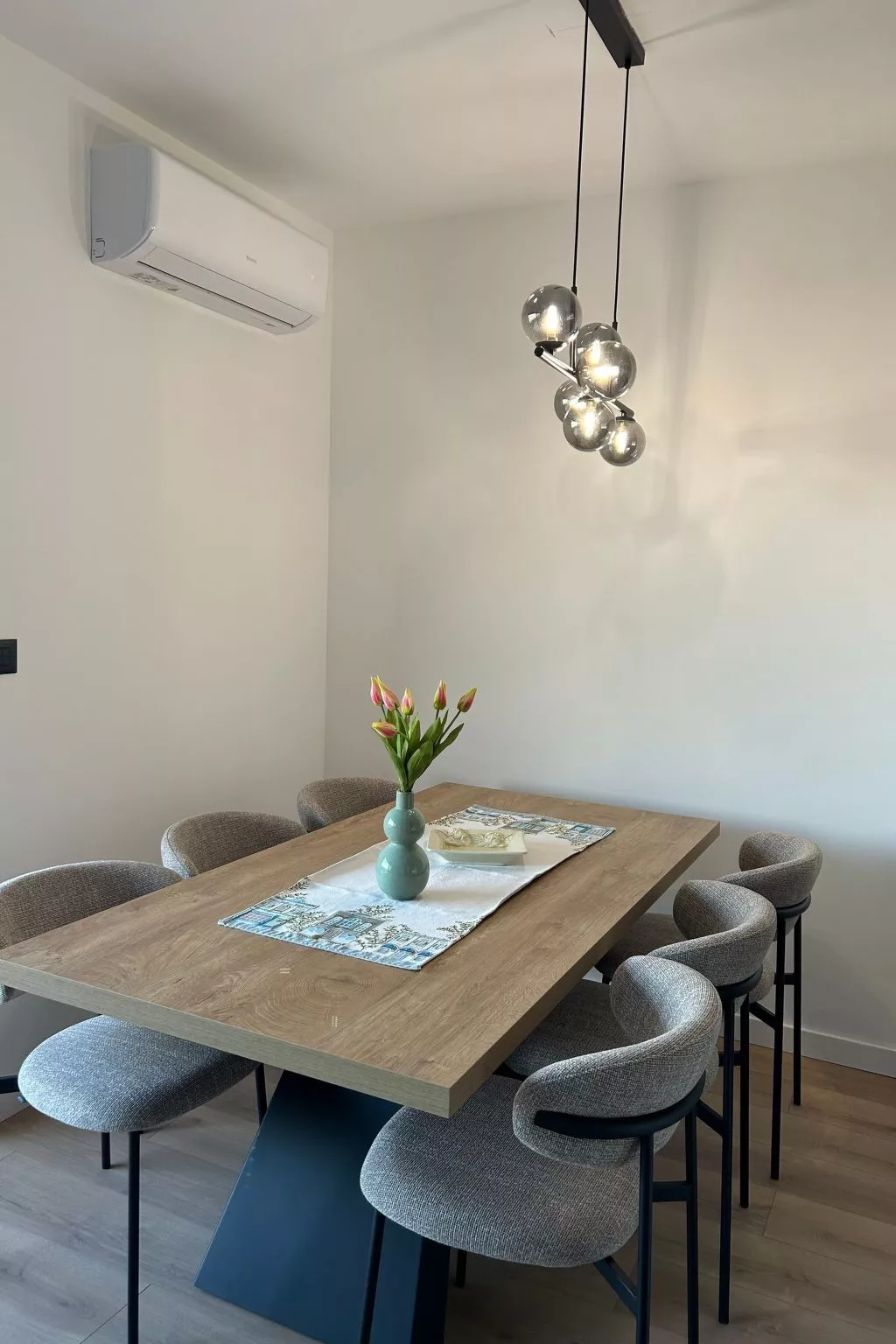 "Magnificent Lux View"-Inside