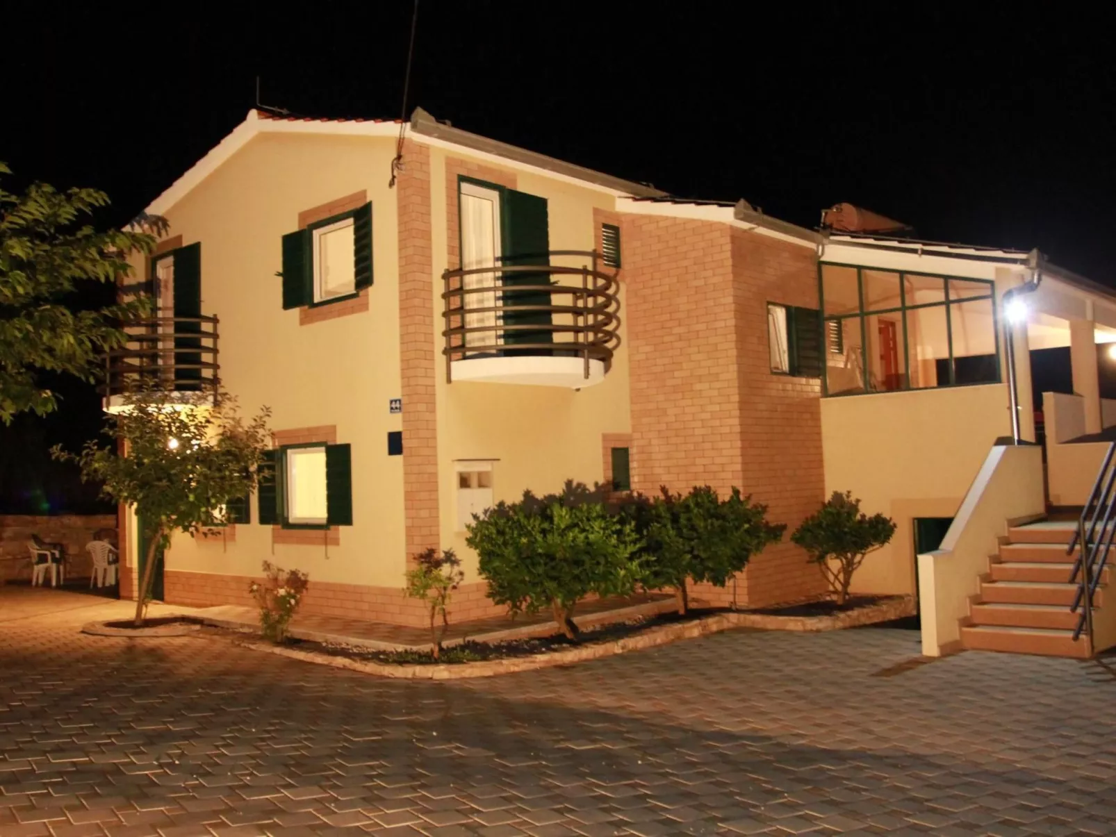 Geräumige Ferienvilla mit Pool und Meerblick-Image-tags.info