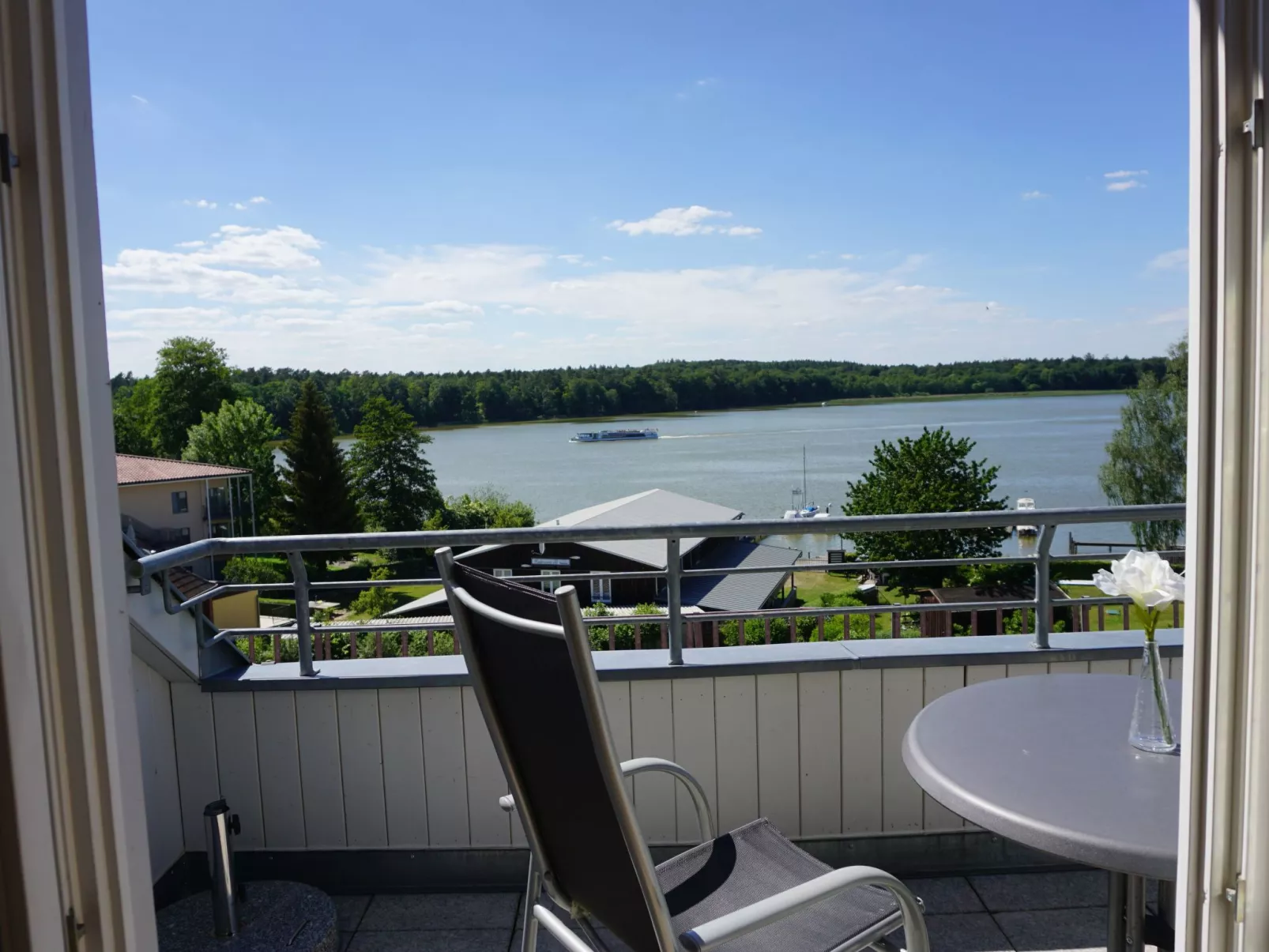 Apartmenthaus am See-Outside