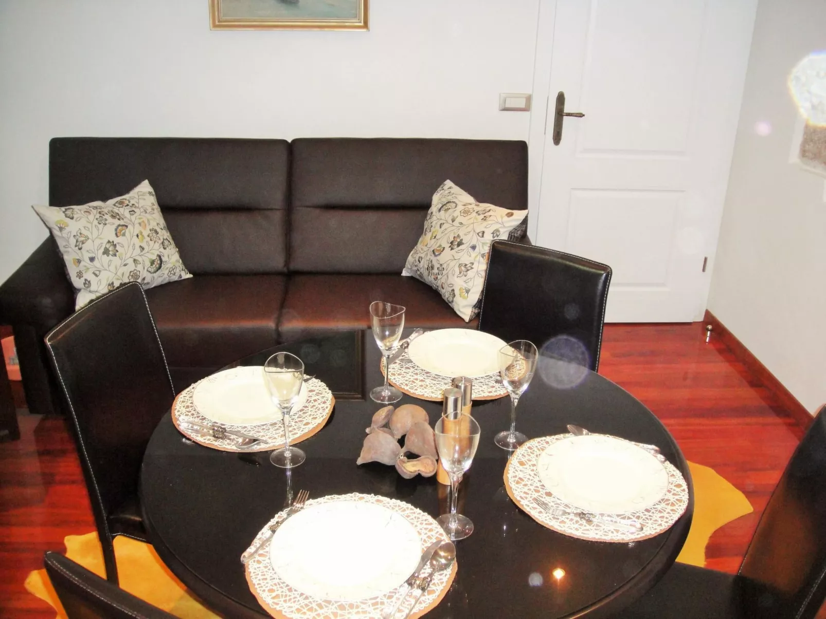 "Emperor's Retreat"-Dedans