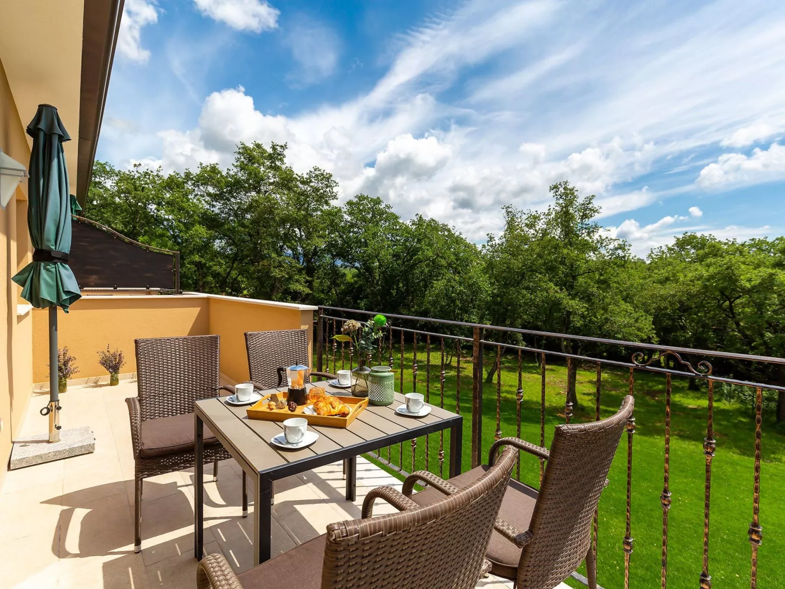 Modernes Apartment mit Balkon und Gemeinschaftsgarten am Waldrand-Dehors