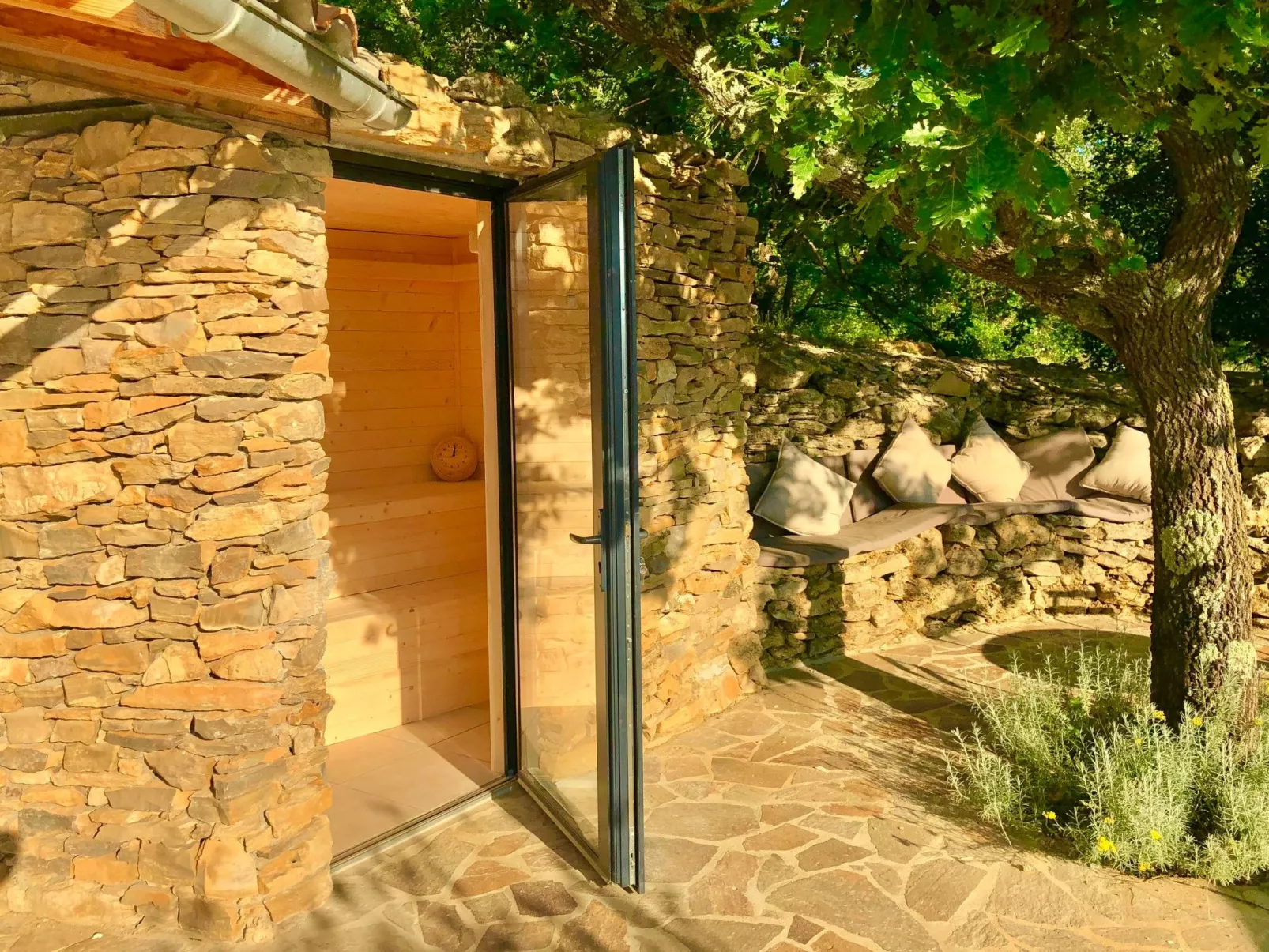 Privater Rückzugsort in den Bergen in Südfrankreich-Outside