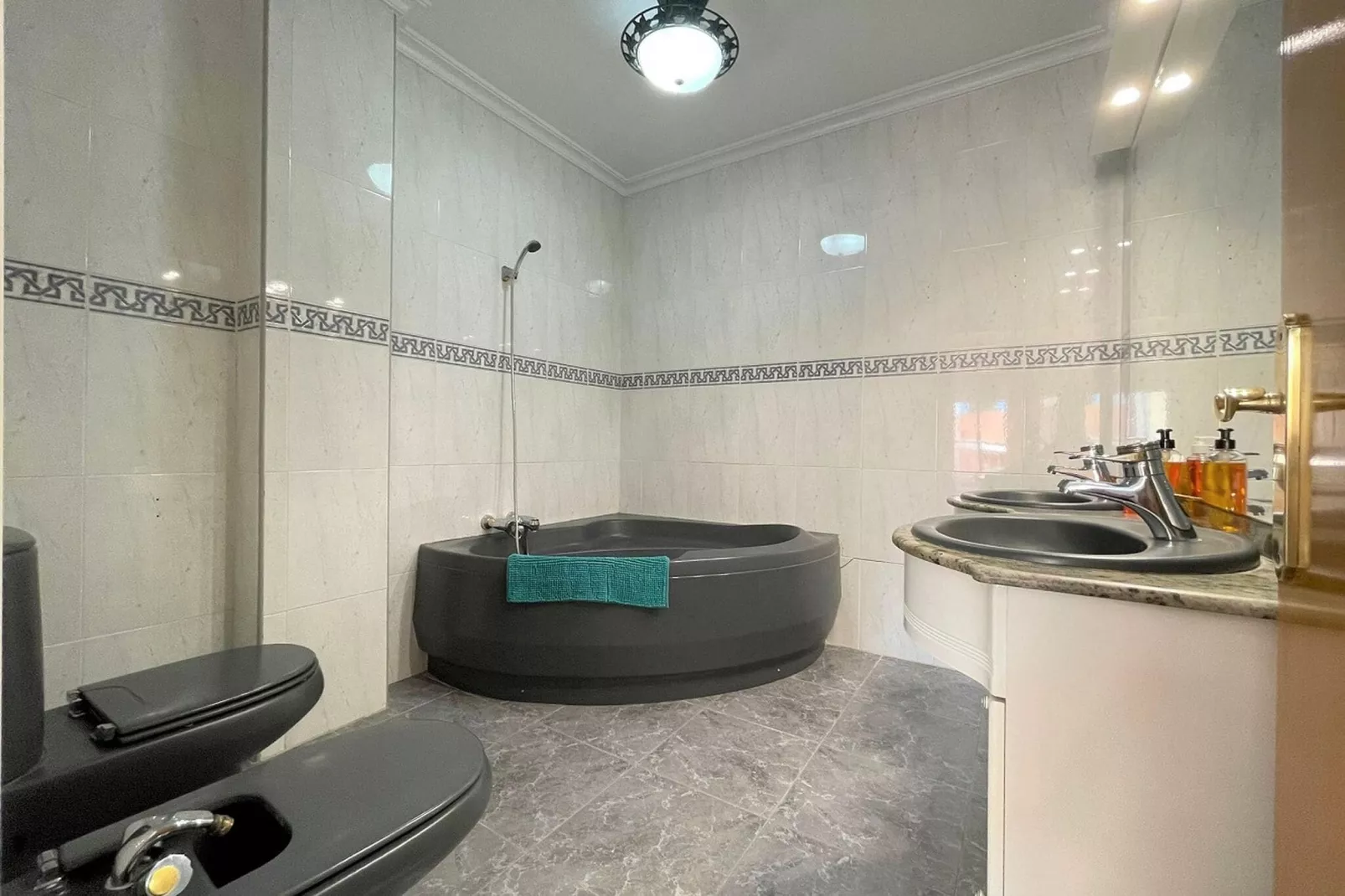 Apartamento amplio y cómodo en Los Alcazares-Bathroom