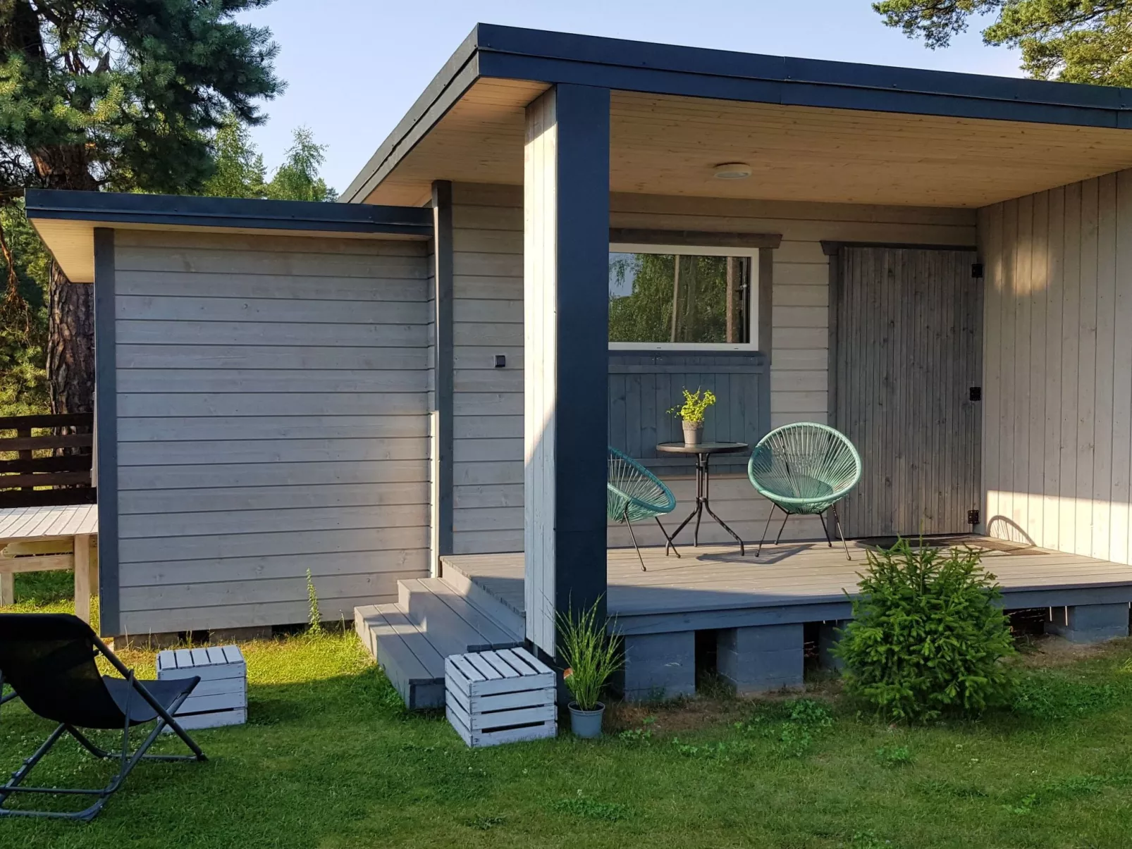 Gemütliches Ferienhaus in Gmina Stegna mit Terrasse, Grill und Garten-Outside