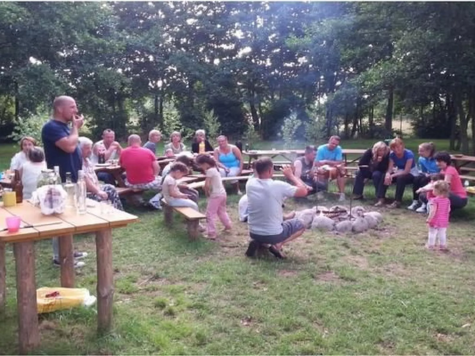 Blockhütte mit Terrasse und Grill-Outside