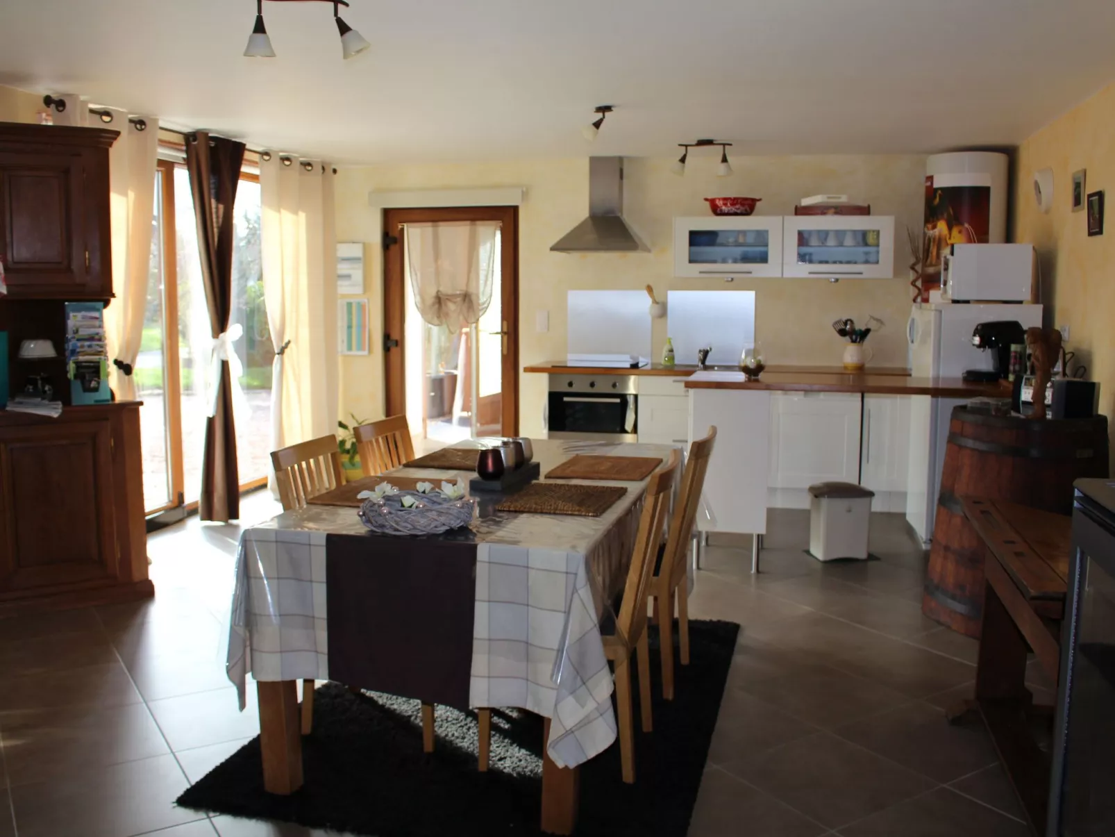 Ruhiges Ferienhaus mit Garten an der Weinstraße-Drinnen