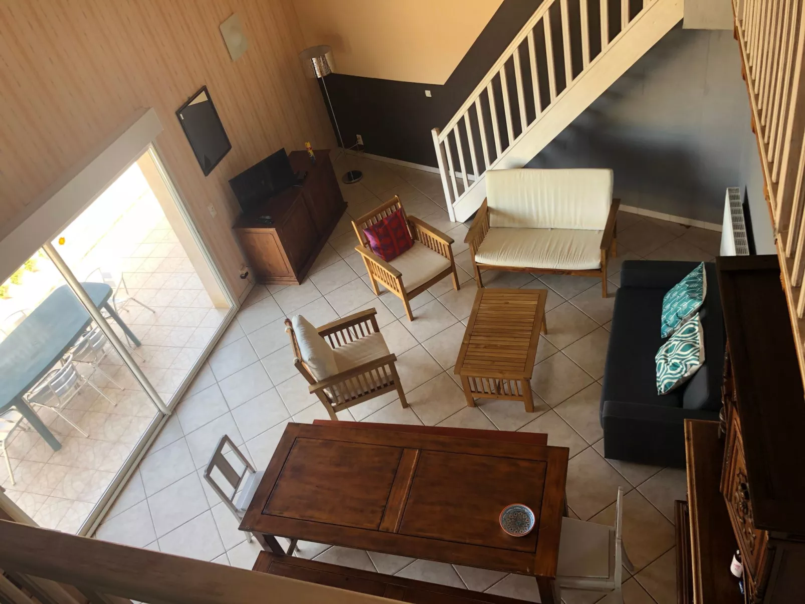 Aube-sur-la-Vallée, weitläufig mit Blick auf das Tal-Inside