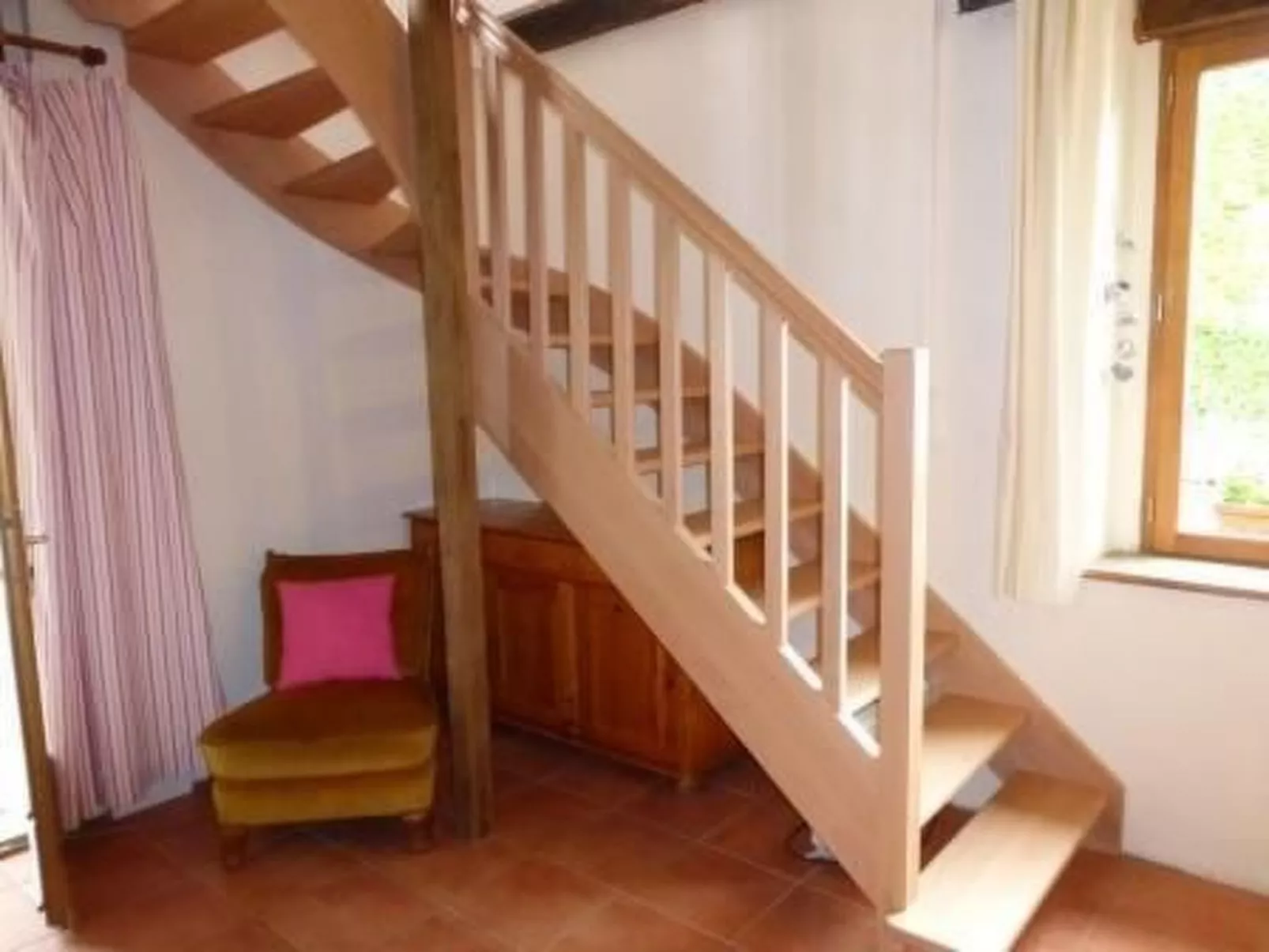 Gemütliches Steinhaus mit toller Sonnenterrasse inmitten von Feldern und Wiesen-Drinnen