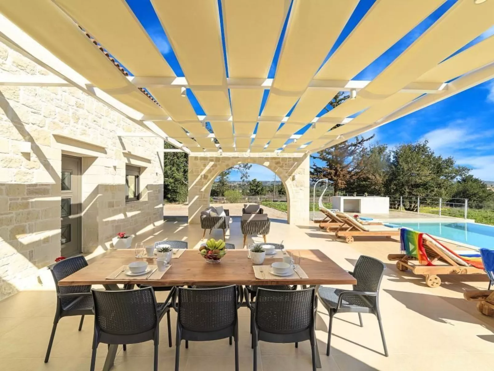 "Orientem Villa" mit beheiztem Pool-Image-tags.info