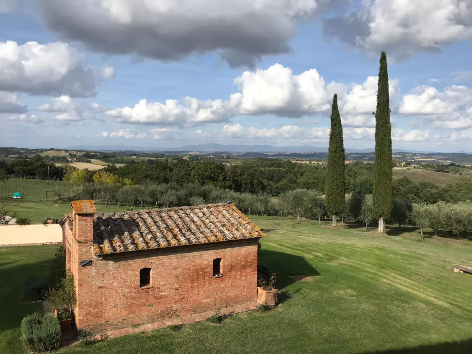 Gemütliche Wohnung mit Grill, Garten und Gemeinschaftspool-Outside