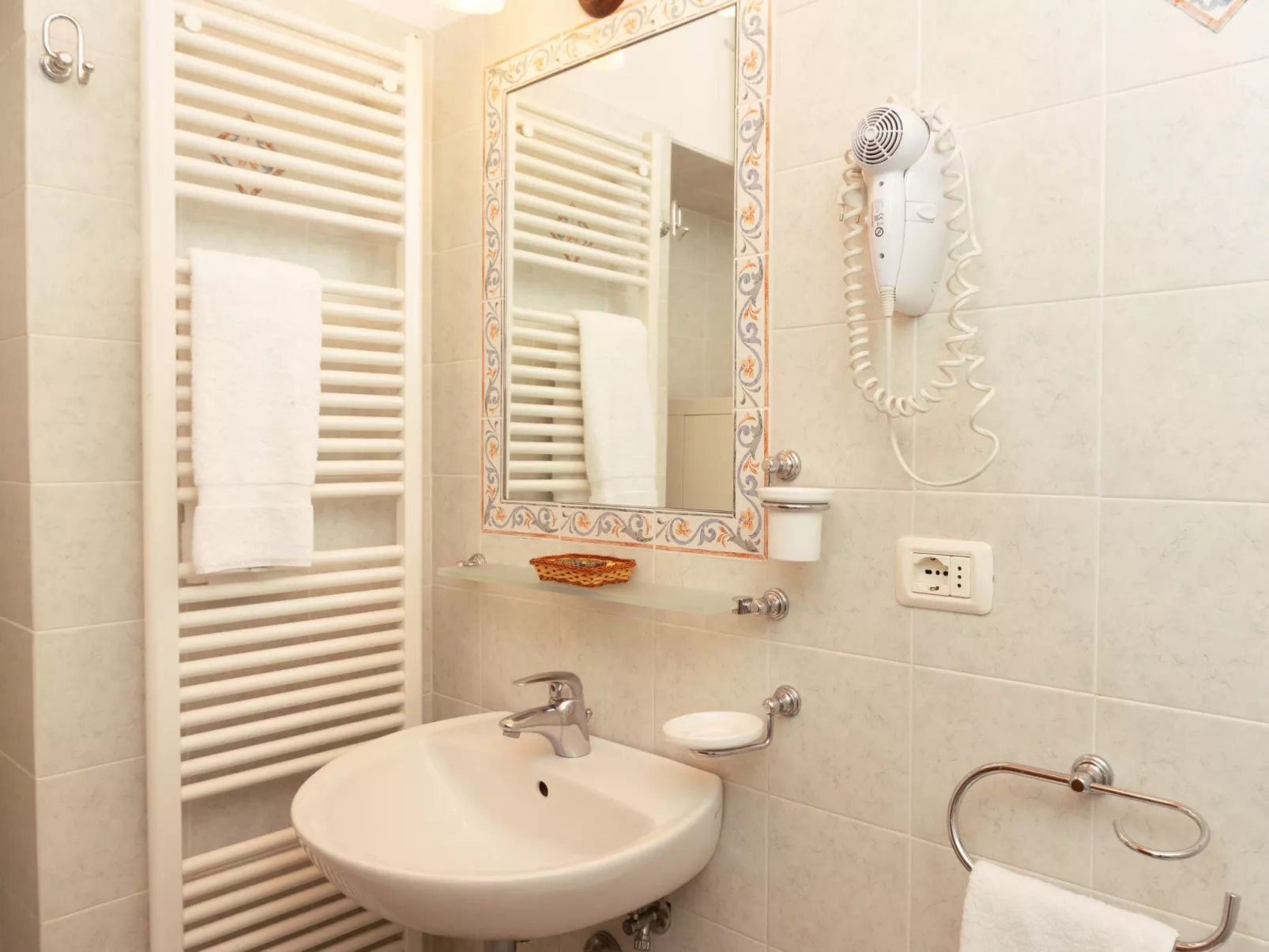 Filippo' Ferienwohnung mit Schwimmbad-Drinnen