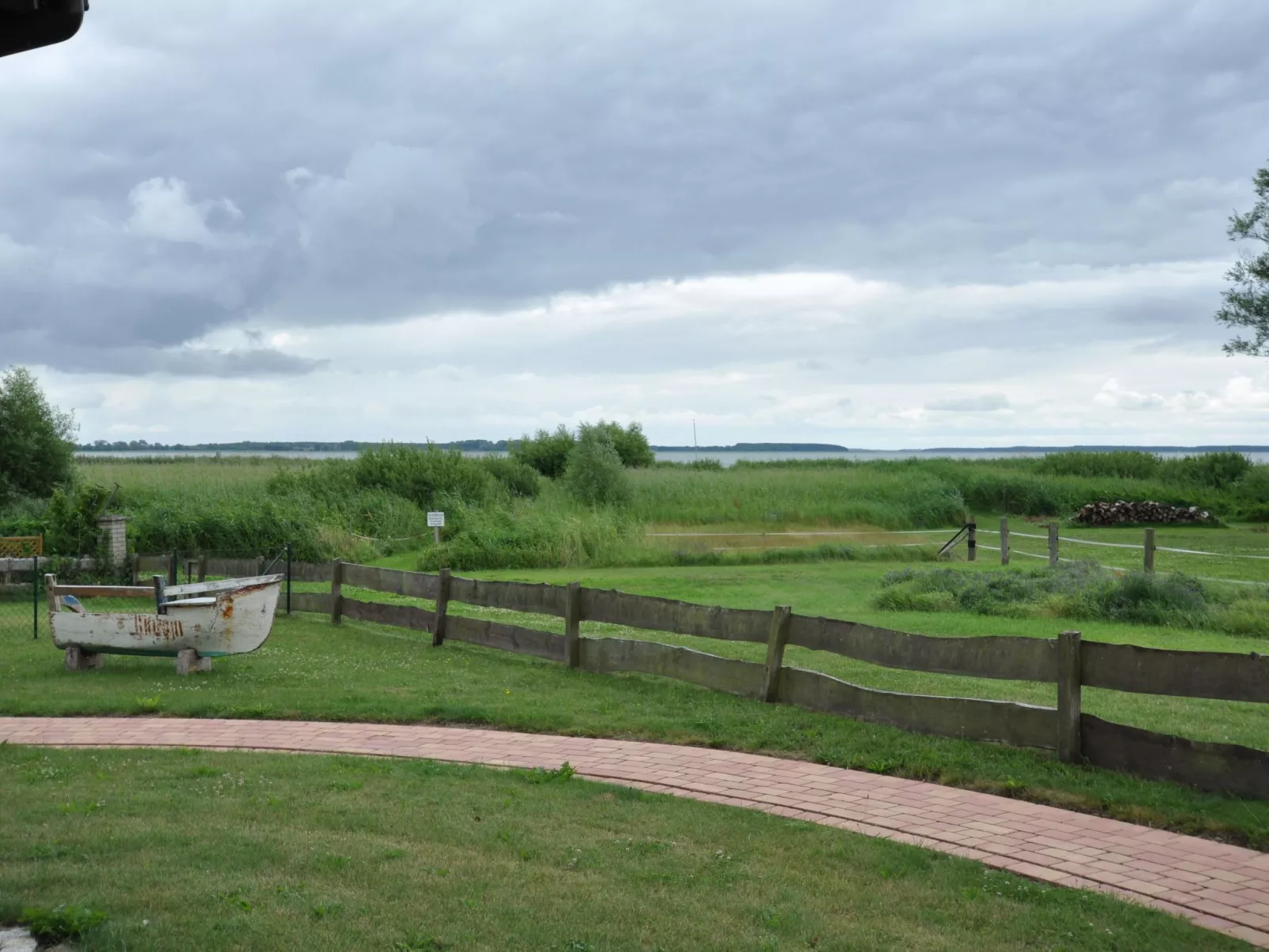 In Lütow mit Garten und Terrasse-Outside