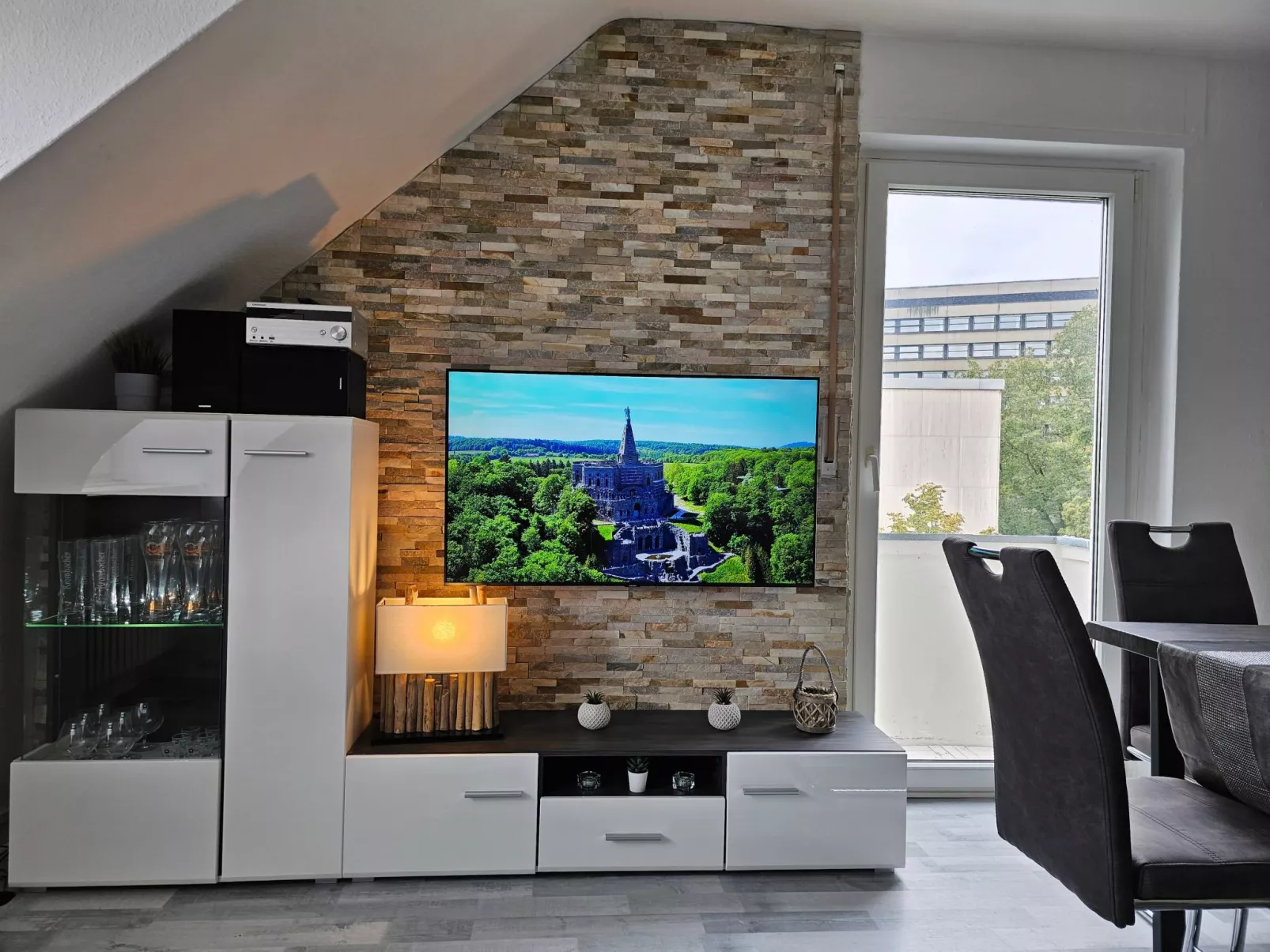 Exklusives und helles Apartment im Zentrum-Image-tags.info