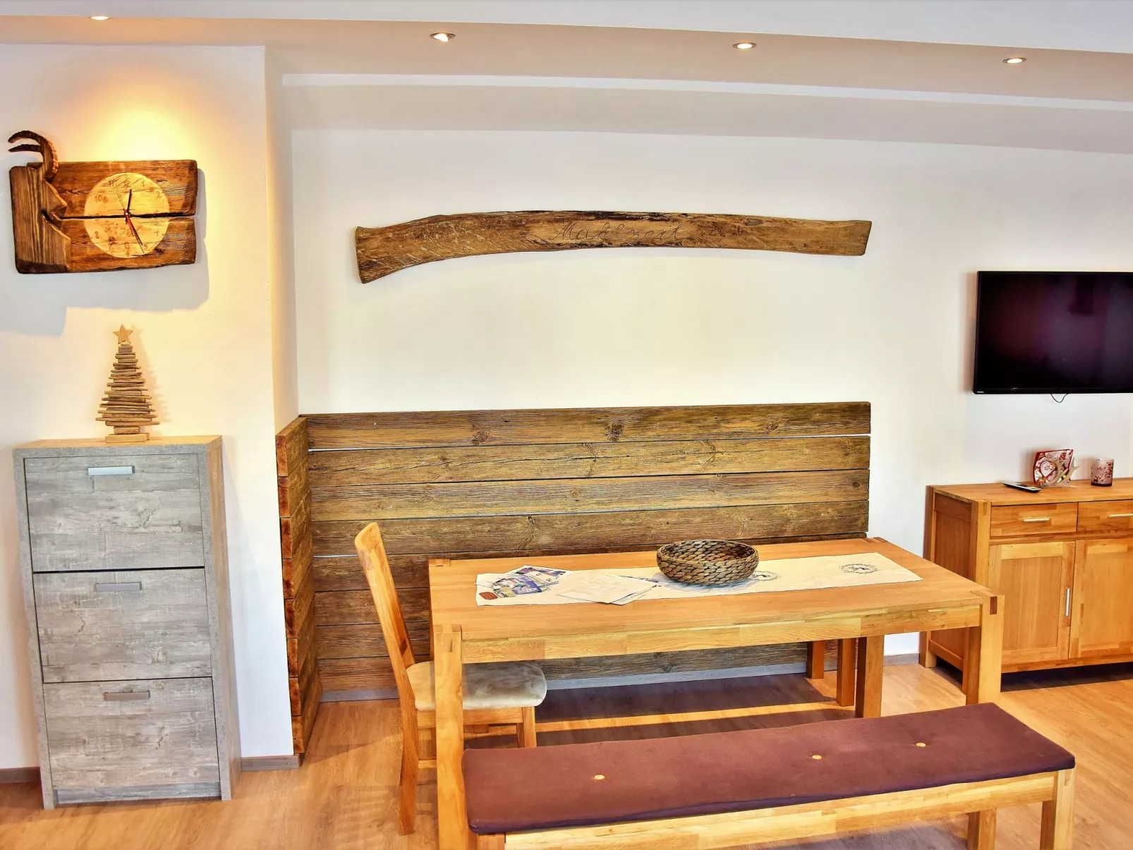 Luxuswohnung im Tiroler Almstil-Drinnen