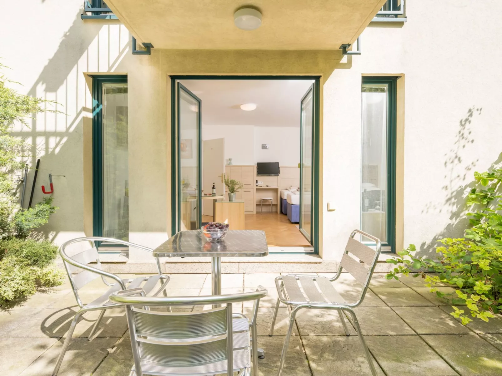 Studioappartement mit kleinem Garten und Terrasse-Drinnen