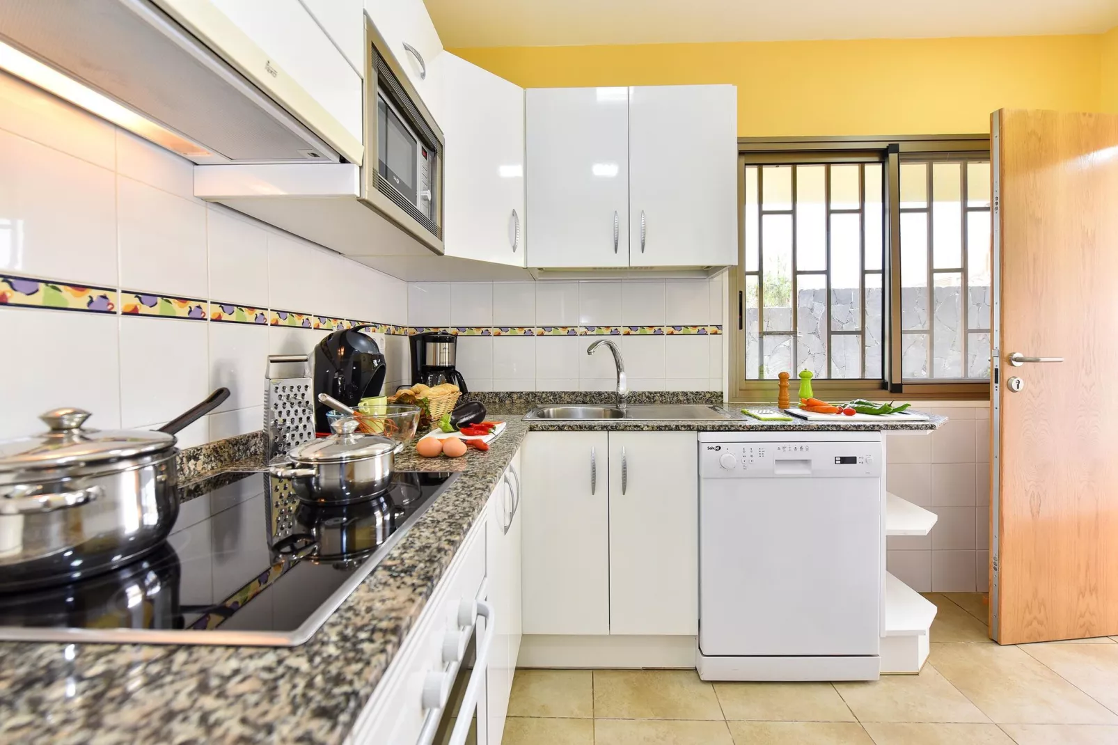 Beach House Adelfas-Cuisine