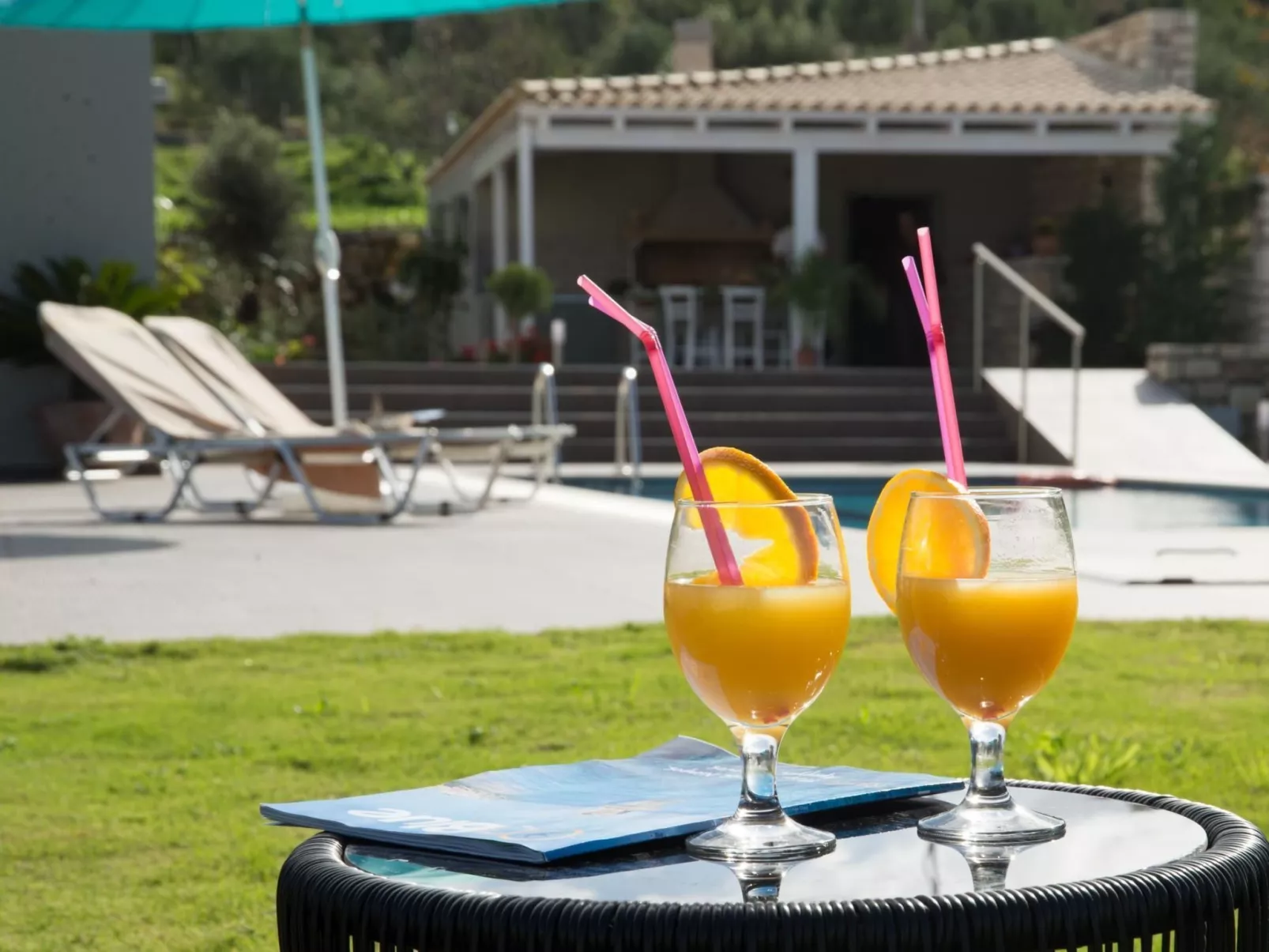 Familienvilla mit Panoramapool und Panoramablick-Draußen