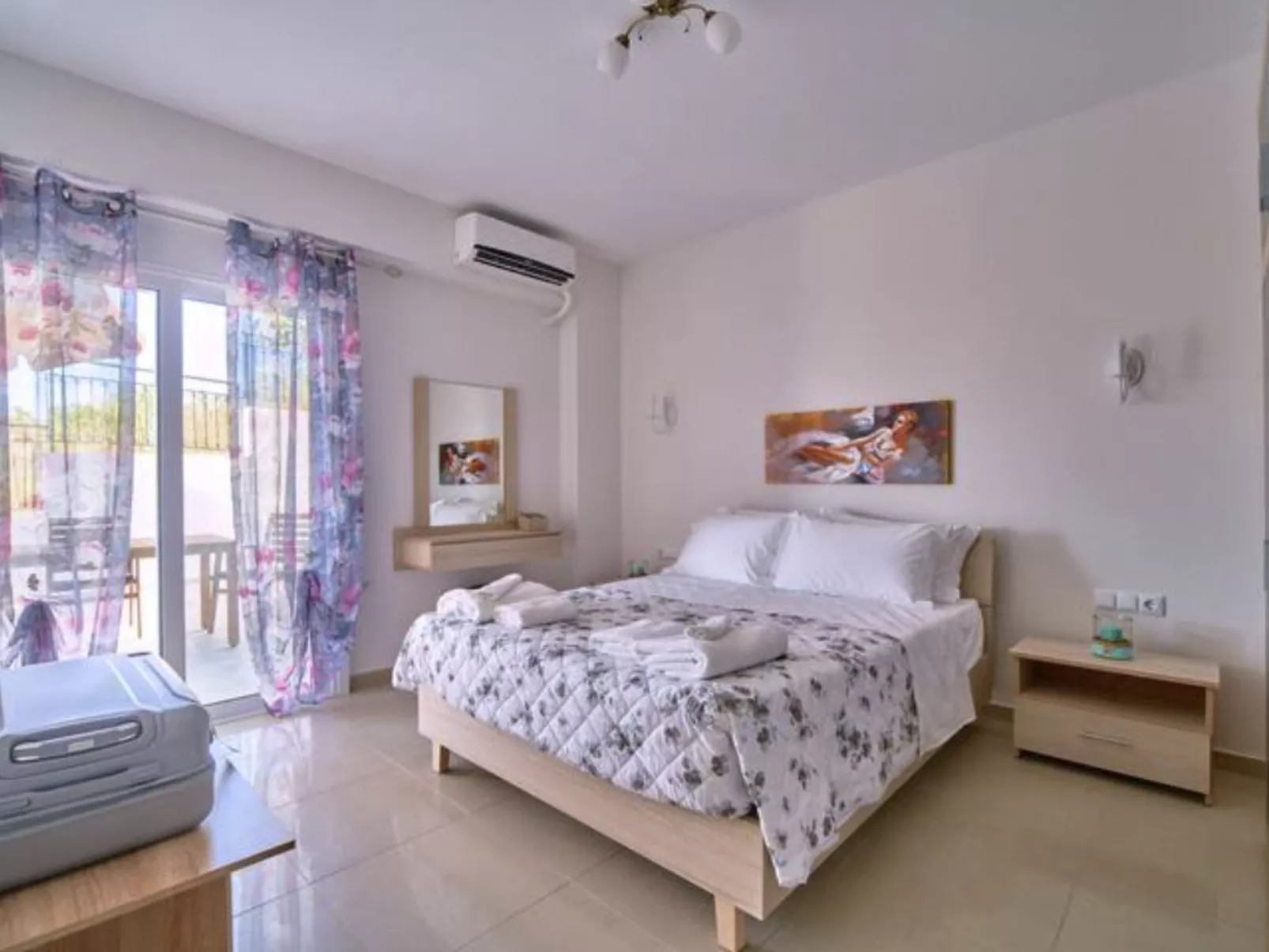 Wunderschöne Villa am Kournas-See★Großer privater Pool-Drinnen